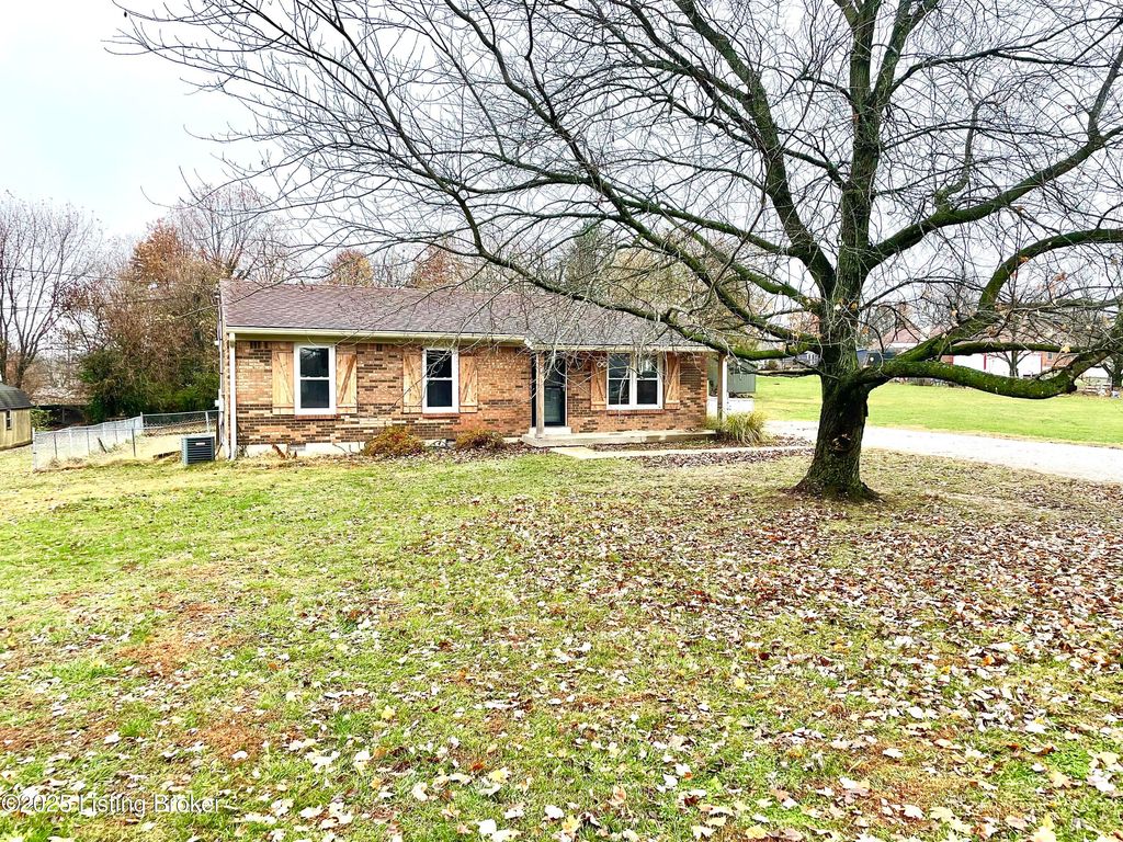 Photo of 63 Clear Creek Rd, Eminence, KY 40019 (MLS # 1703901)