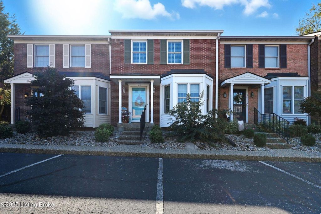 Photo of 108 Gardiner Lake Rd, Louisville, KY 40205 (MLS # 1704664)