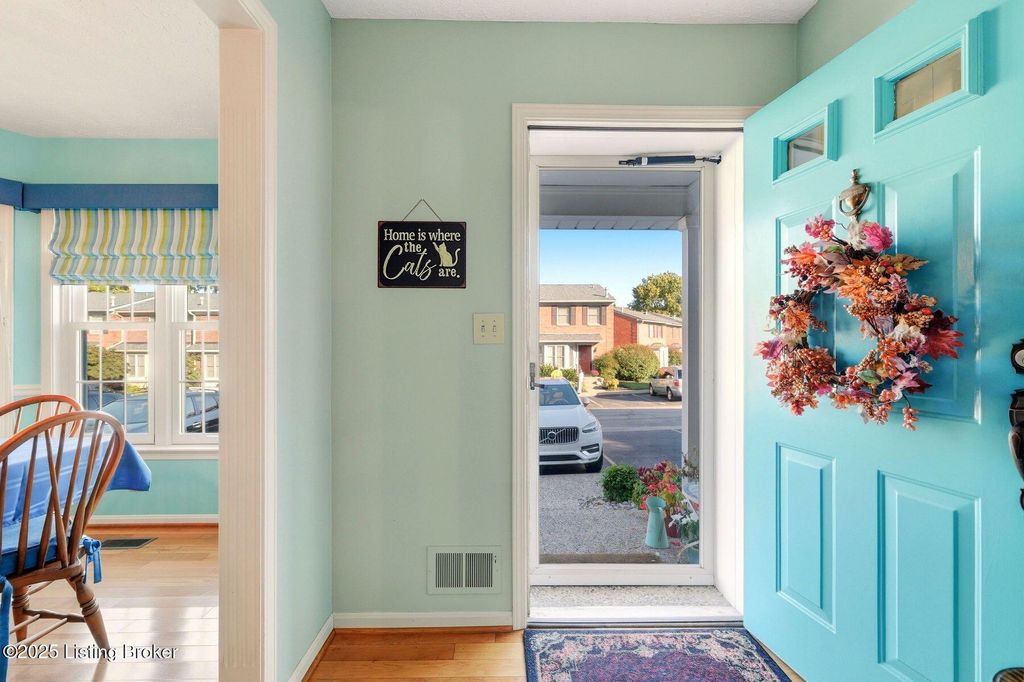 Photo of 108 Gardiner Lake Rd, Louisville, KY 40205 (MLS # 1704664)