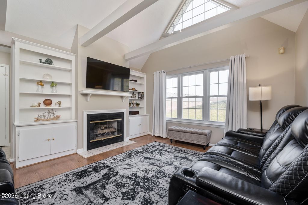 Photo of 4464 Southbridge Ct, Louisville, KY 40272 (MLS # 1706176)