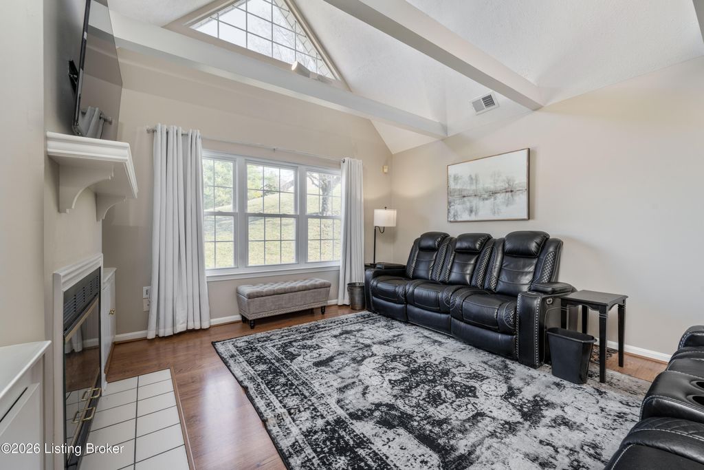 Photo of 4464 Southbridge Ct, Louisville, KY 40272 (MLS # 1706176)