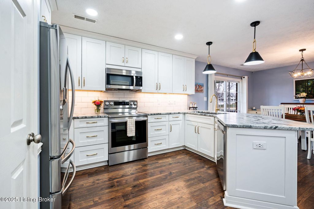 Photo of 3400 Eastbrook Dr, La Grange, KY 40031 (MLS # 1704216)