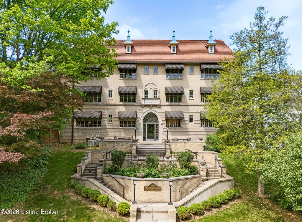 Photo of 2519 Cherokee Pkwy #APT 1, Louisville, KY 40204 (MLS # 1714565)