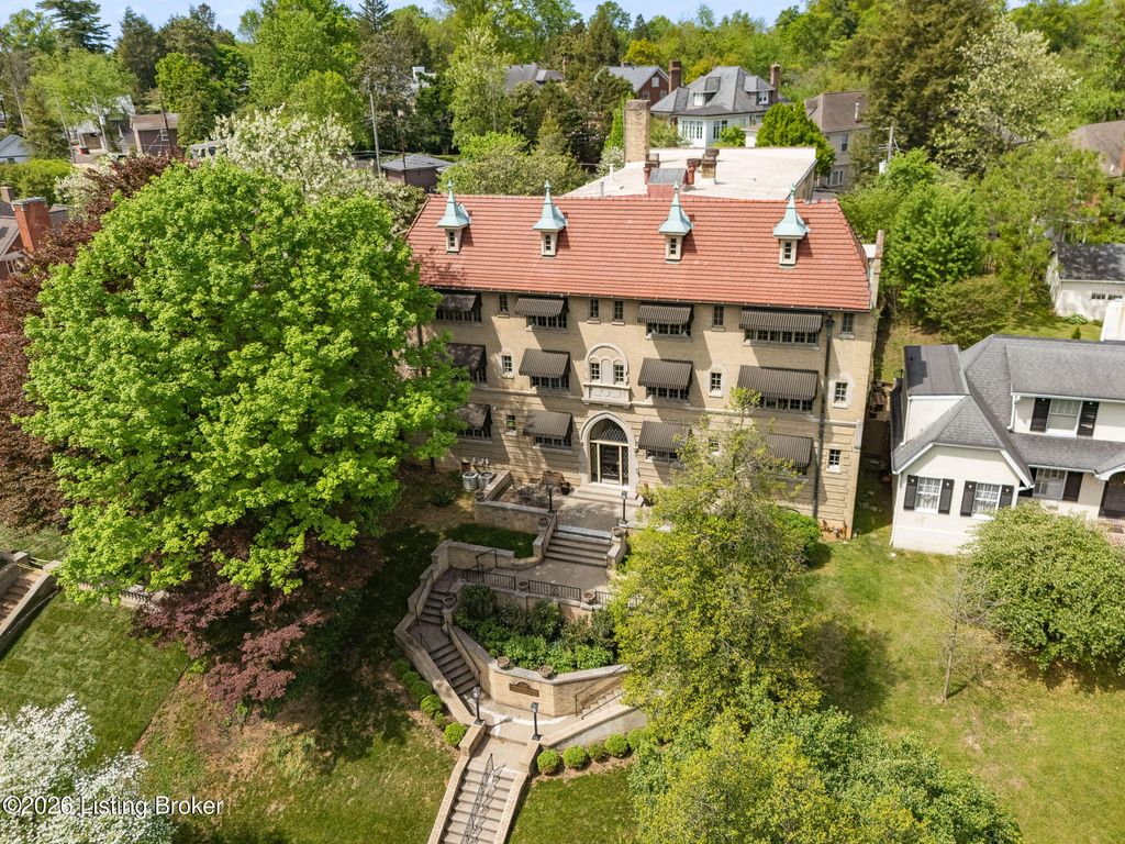 Photo of 2519 Cherokee Pkwy #APT 1, Louisville, KY 40204 (MLS # 1714565)