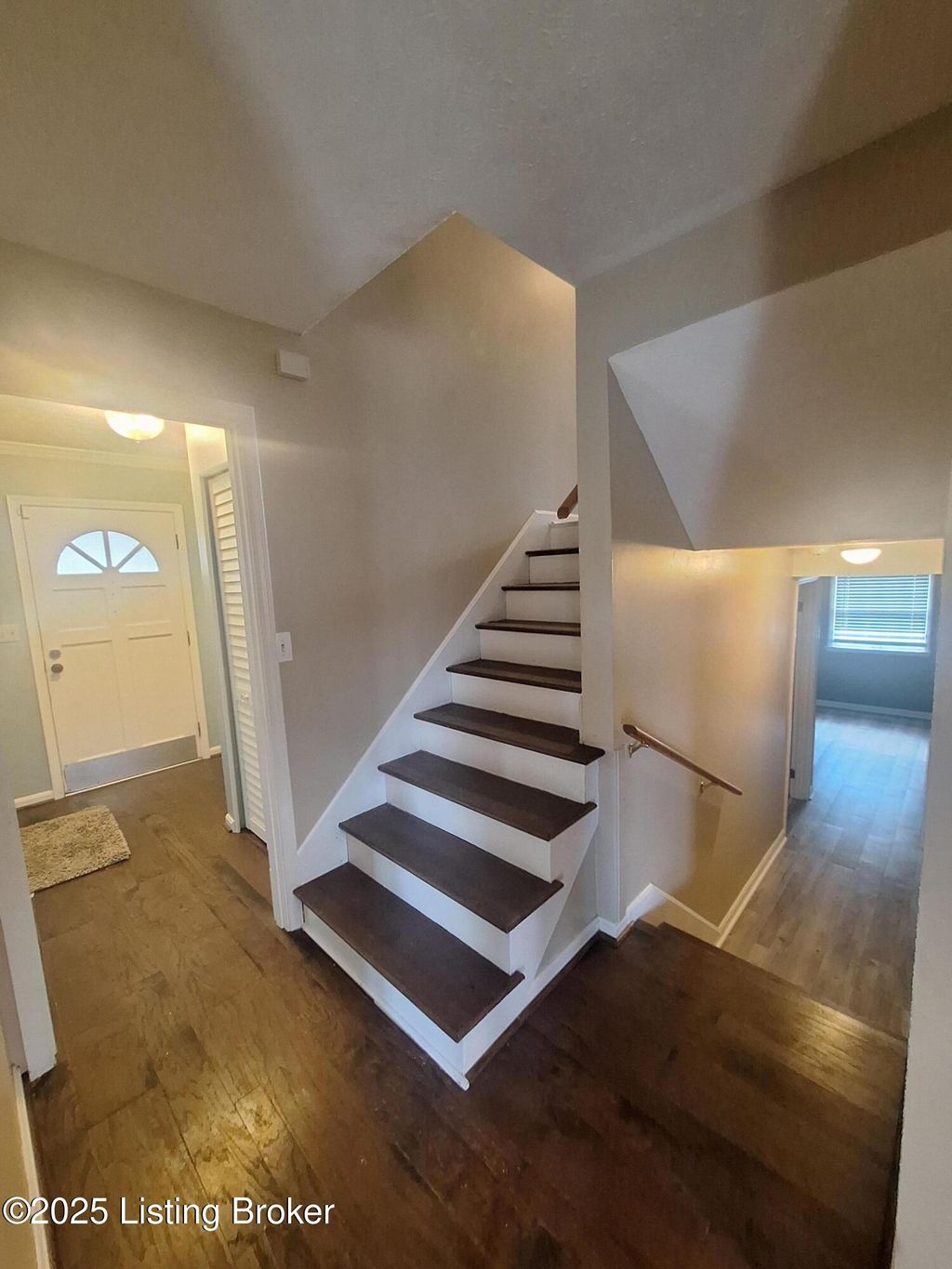 Photo of 2508 Rhett Ct, Louisville, KY 40242 (MLS # 1704441)