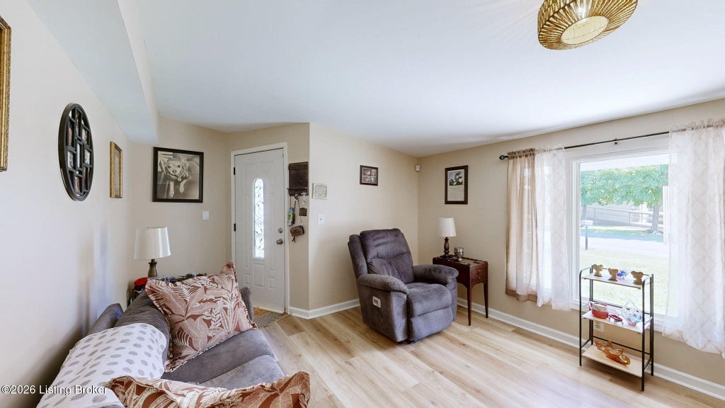Photo of 4618 E Overbrook Dr, Louisville, KY 40216 (MLS # 1729319)
