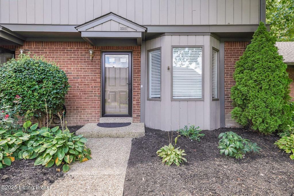 Photo of 5501 Forest Lake Dr, Prospect, KY 40059 (MLS # 1711611)