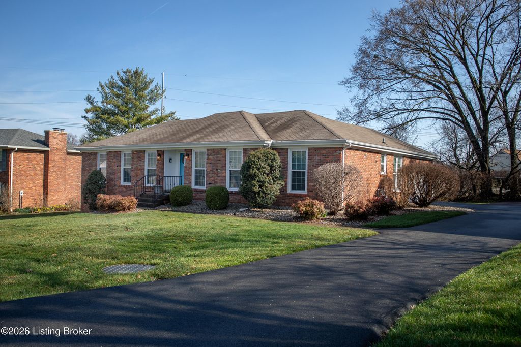 Photo of 7114 Greengate Ct, Louisville, KY 40241 (MLS # 1711176)