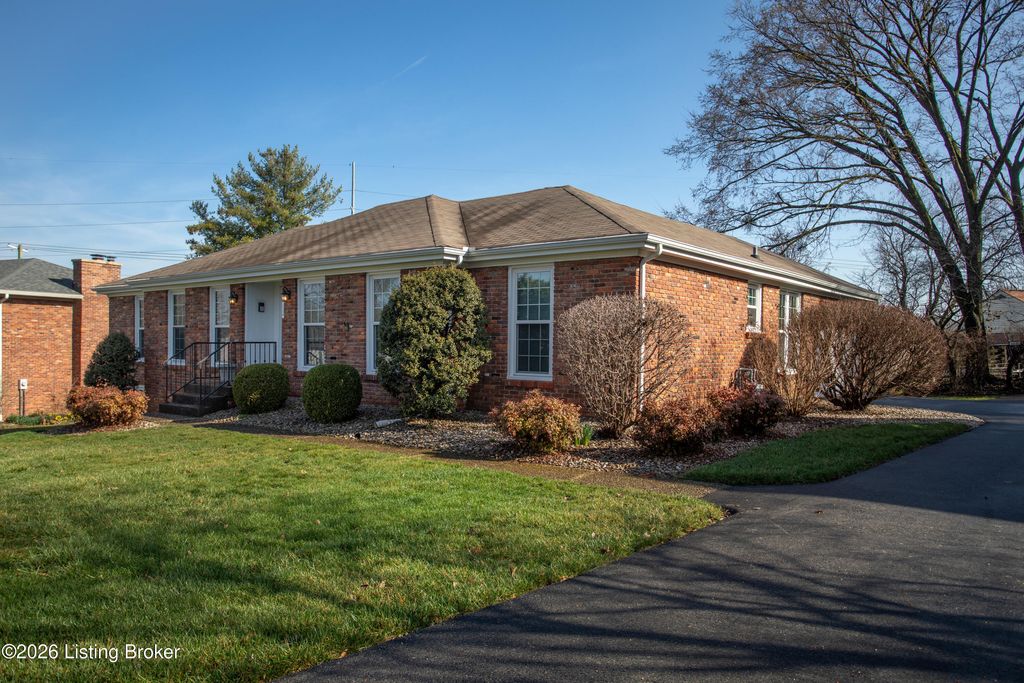 Photo of 7114 Greengate Ct, Louisville, KY 40241 (MLS # 1711176)