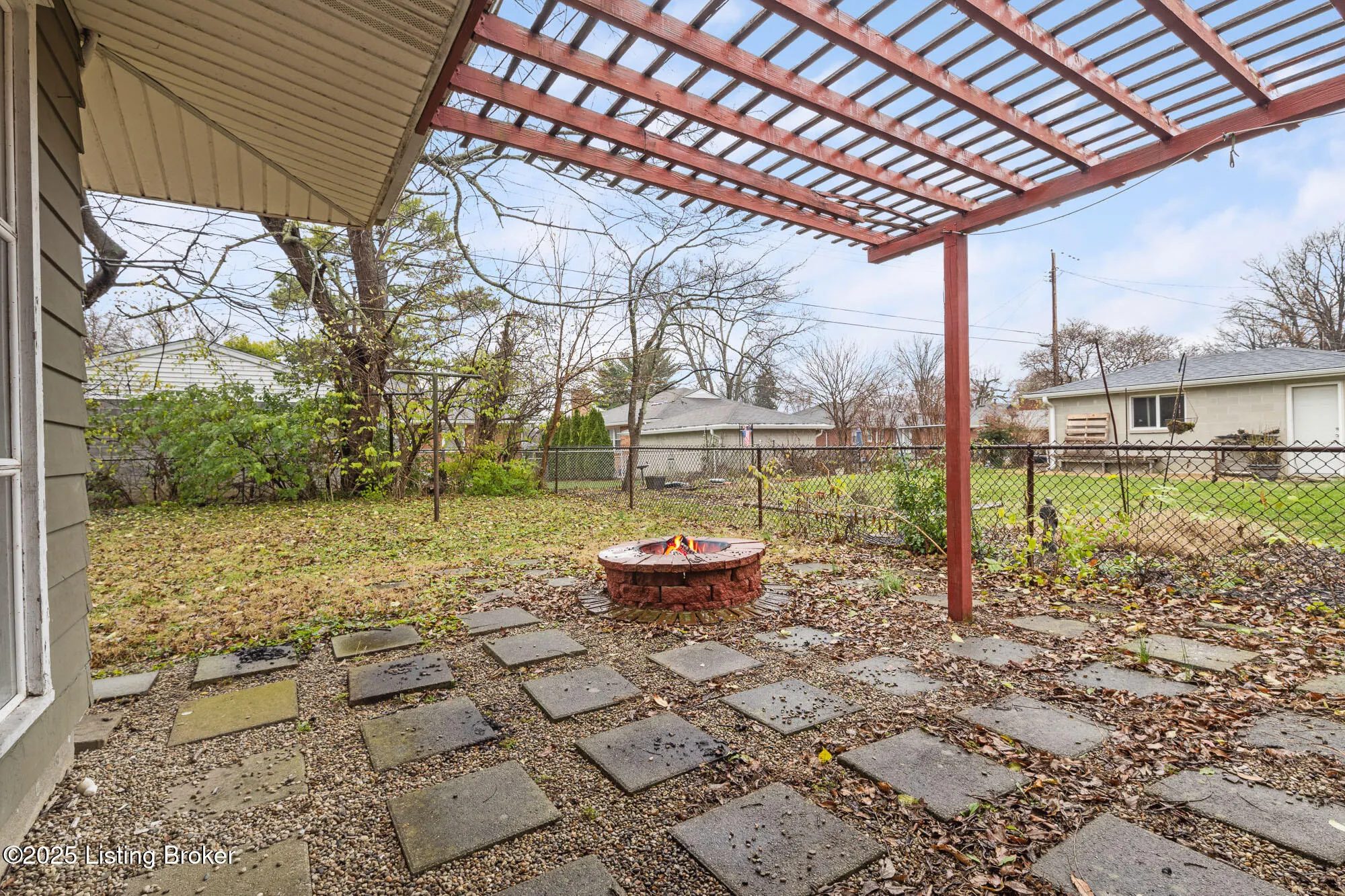 Louisville, Kentucky 40220, United States, 3 Bedrooms Bedrooms, ,1 BathroomBathrooms,Residential,Active,254477