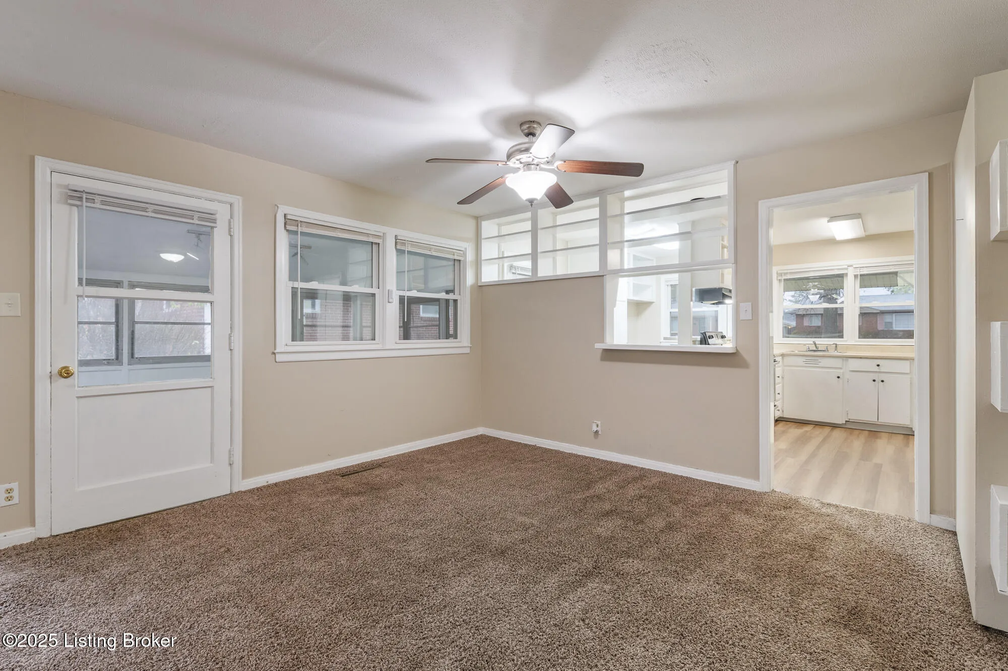 Louisville, Kentucky 40220, United States, 3 Bedrooms Bedrooms, ,1 BathroomBathrooms,Residential,Active,254477