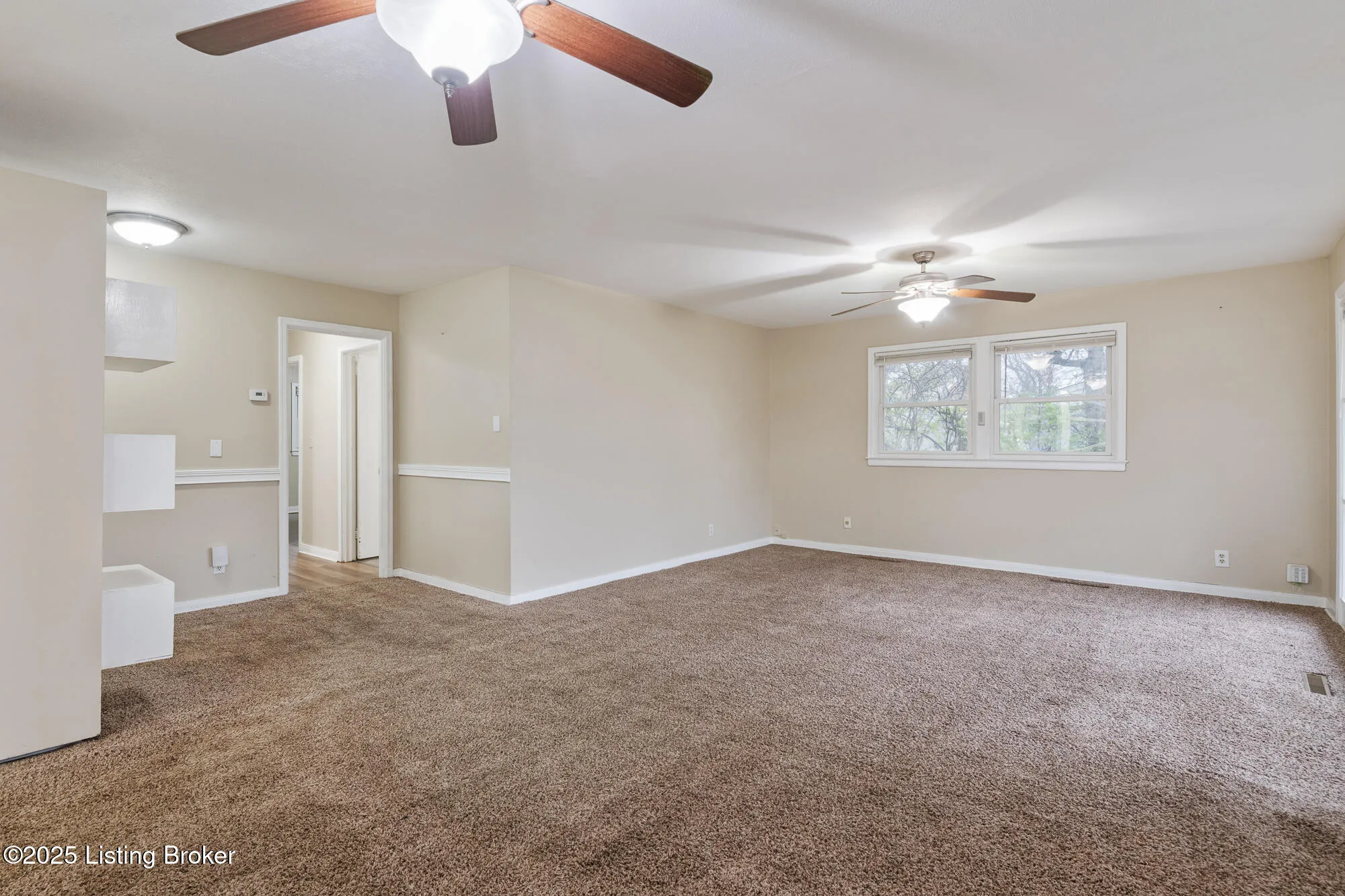 Louisville, Kentucky 40220, United States, 3 Bedrooms Bedrooms, ,1 BathroomBathrooms,Residential,Active,254477