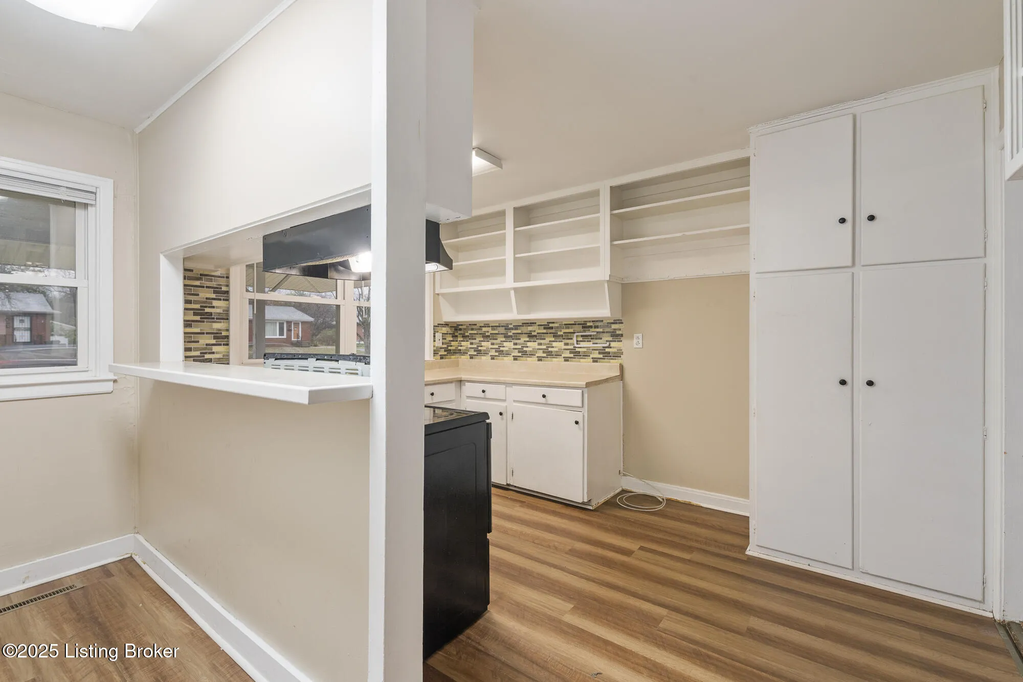 Louisville, Kentucky 40220, United States, 3 Bedrooms Bedrooms, ,1 BathroomBathrooms,Residential,Active,254477