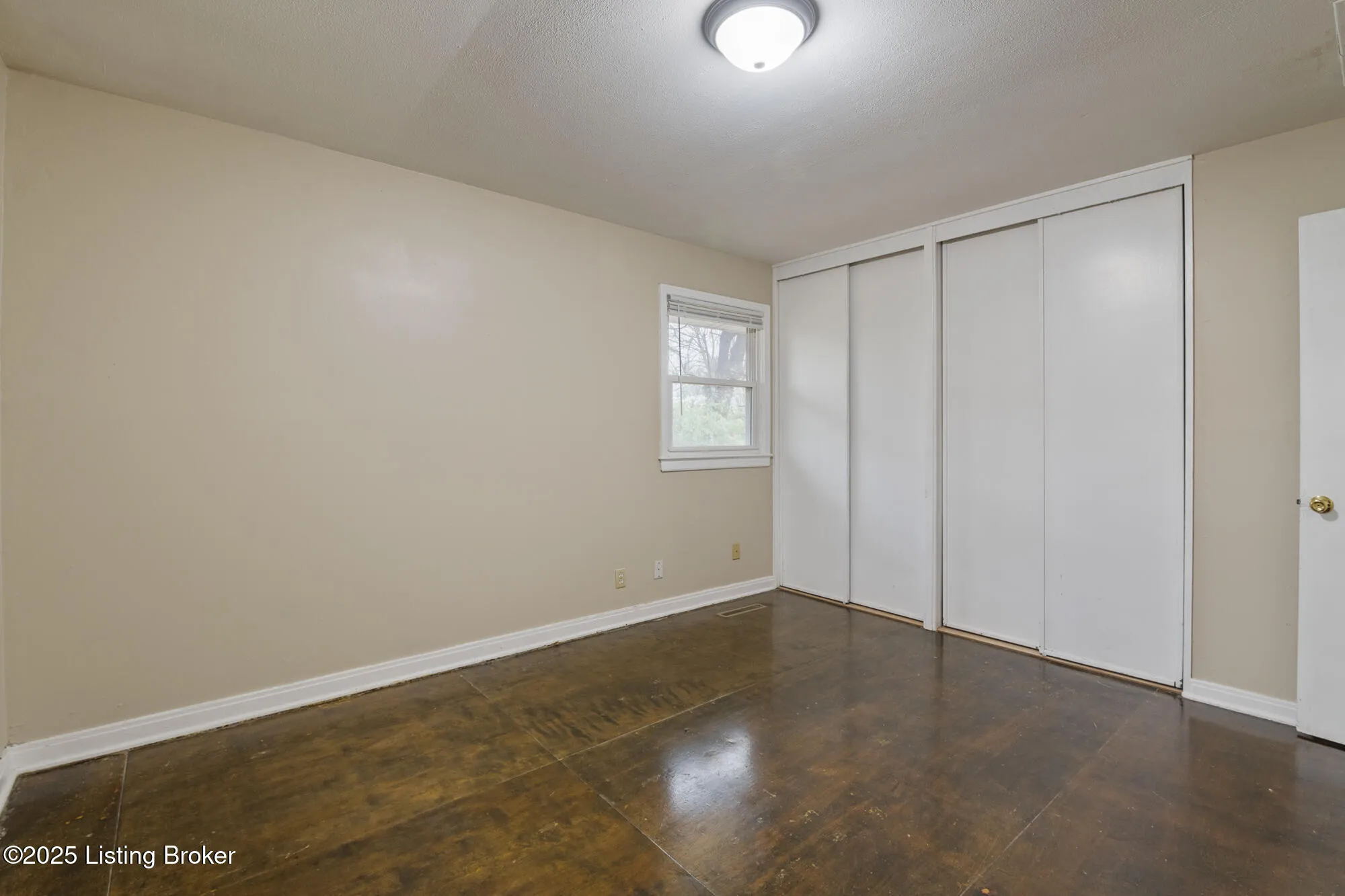 Louisville, Kentucky 40220, United States, 3 Bedrooms Bedrooms, ,1 BathroomBathrooms,Residential,Active,254477