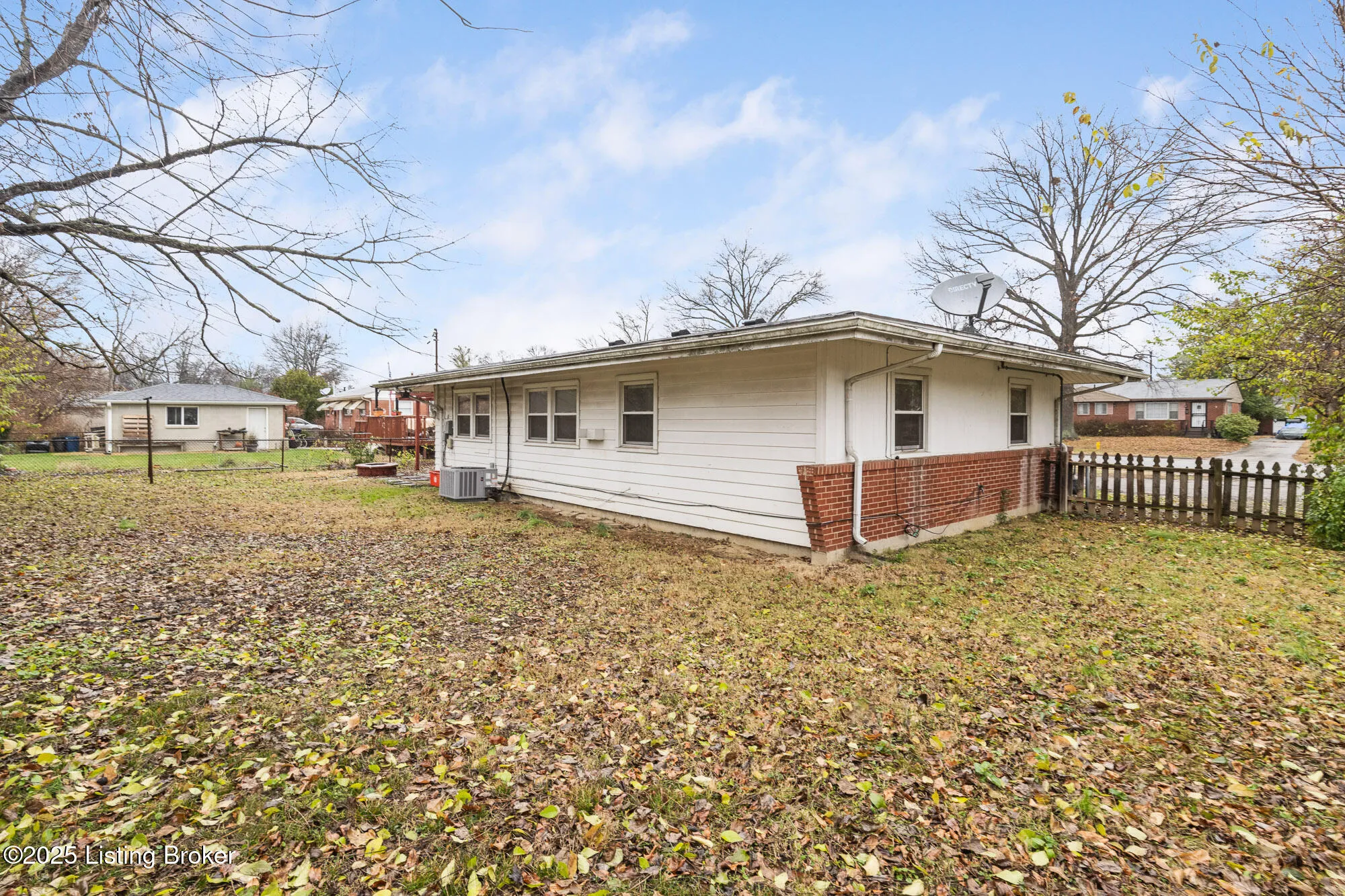 Louisville, Kentucky 40220, United States, 3 Bedrooms Bedrooms, ,1 BathroomBathrooms,Residential,Active,254477