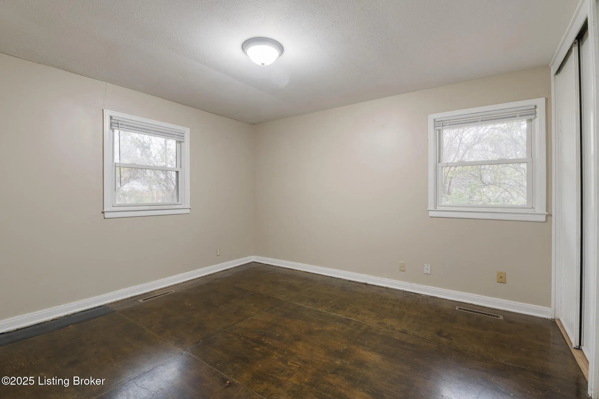 Louisville, Kentucky 40220, United States, 3 Bedrooms Bedrooms, ,1 BathroomBathrooms,Residential,Active,254477