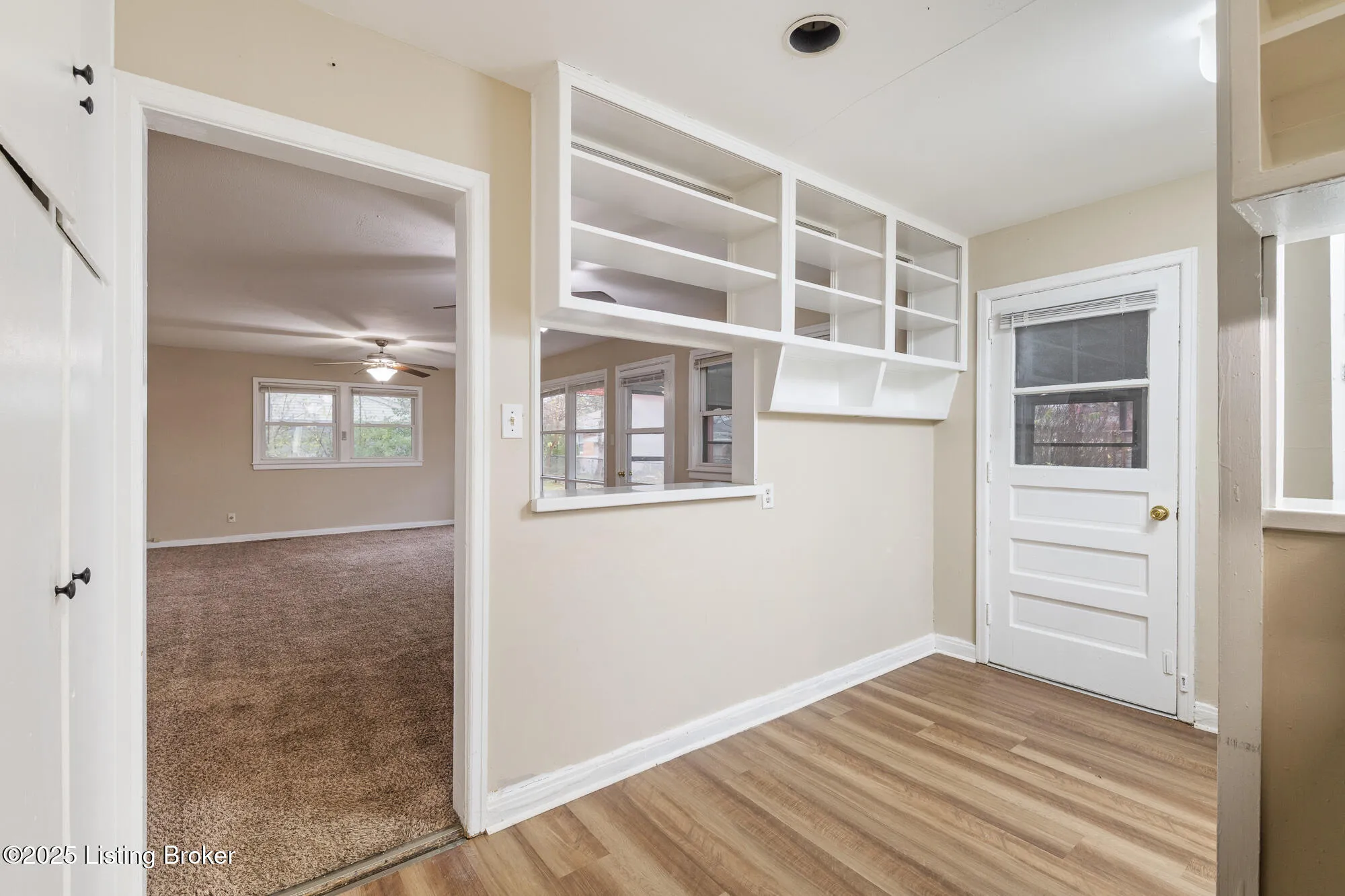 Louisville, Kentucky 40220, United States, 3 Bedrooms Bedrooms, ,1 BathroomBathrooms,Residential,Active,254477