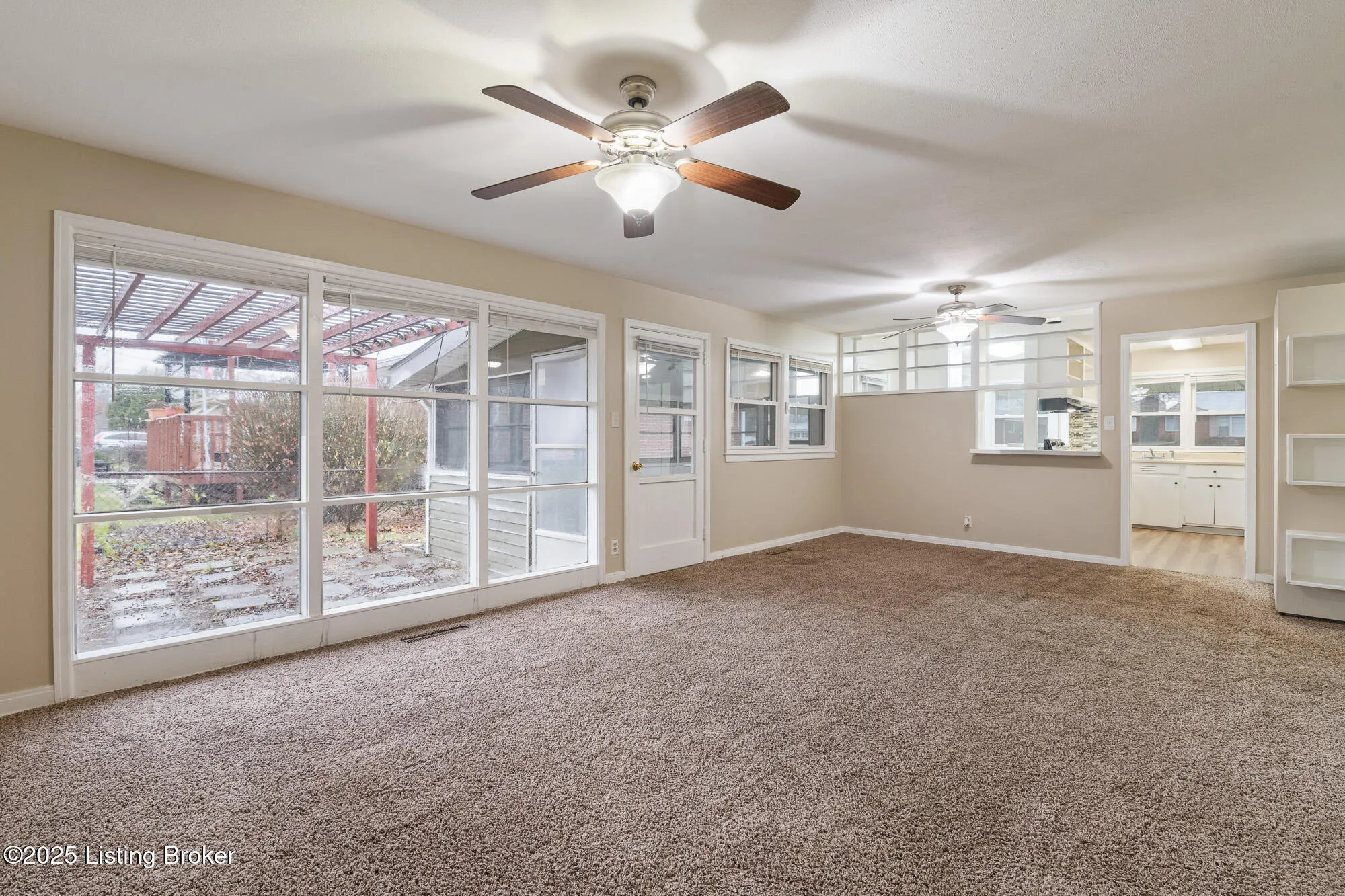 Louisville, Kentucky 40220, United States, 3 Bedrooms Bedrooms, ,1 BathroomBathrooms,Residential,Active,254477