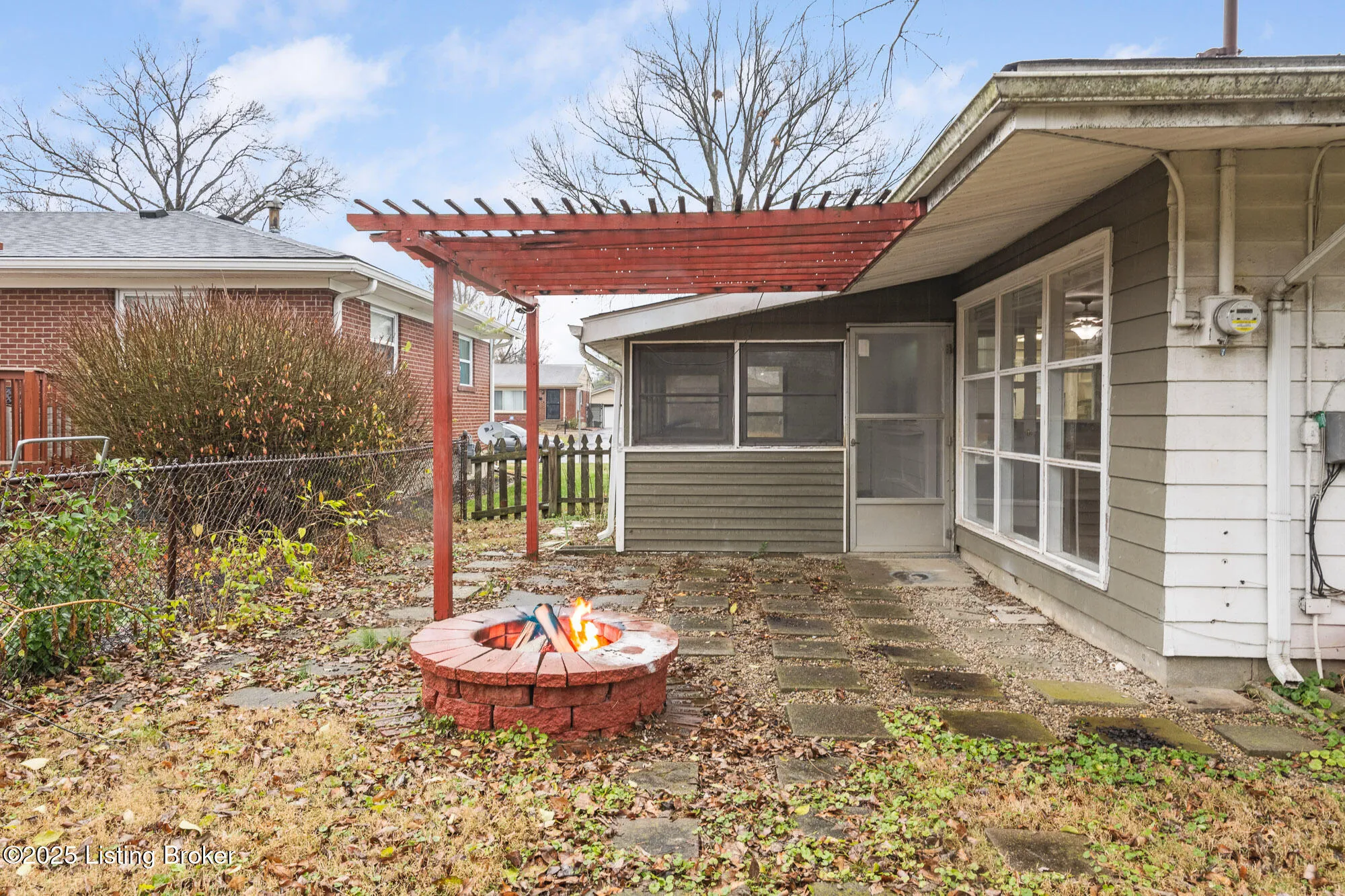 Louisville, Kentucky 40220, United States, 3 Bedrooms Bedrooms, ,1 BathroomBathrooms,Residential,Active,254477