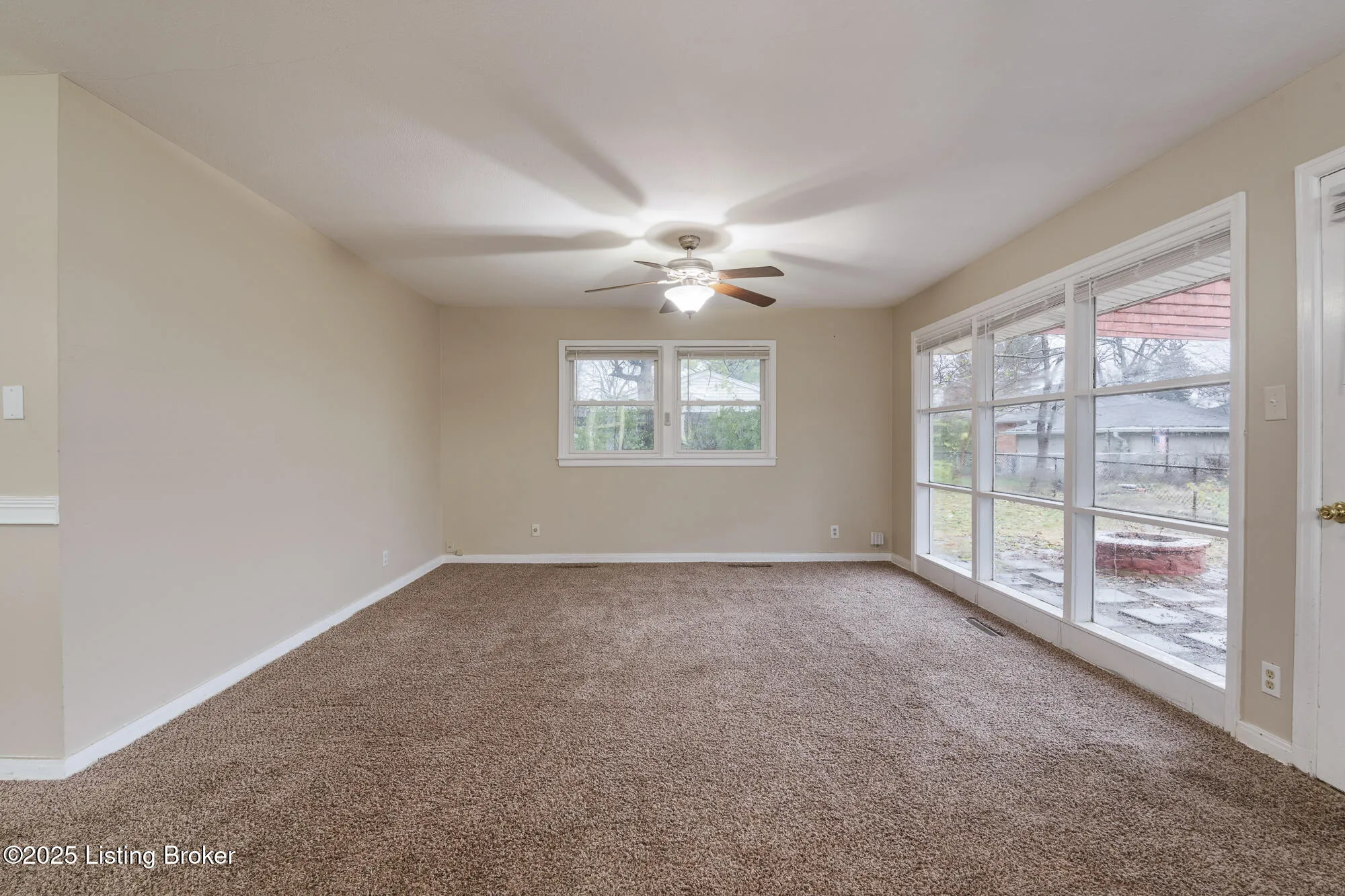 Louisville, Kentucky 40220, United States, 3 Bedrooms Bedrooms, ,1 BathroomBathrooms,Residential,Active,254477