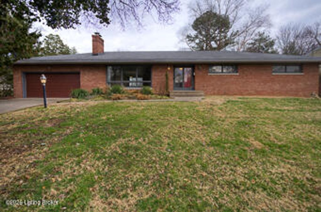 Photo of 319 Castleview Dr, Louisville, KY 40207 (MLS # 1710534)