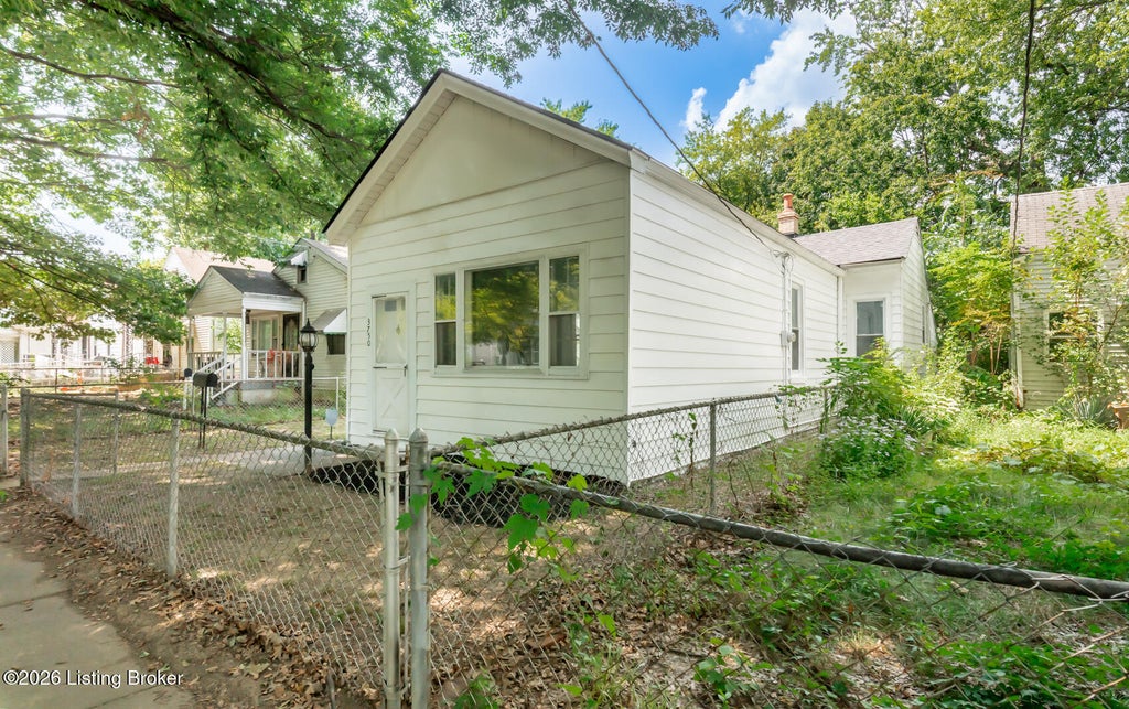 Photo of 3750 Craig Ave, Louisville, KY 40215 (MLS # 1728179)
