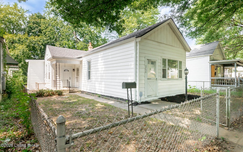 Photo of 3750 Craig Ave, Louisville, KY 40215 (MLS # 1728179)
