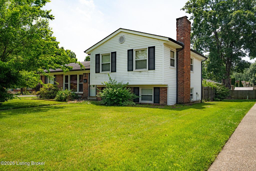 Photo of 8014 Brush Ln, Louisville, KY 40291 (MLS # 1718003)