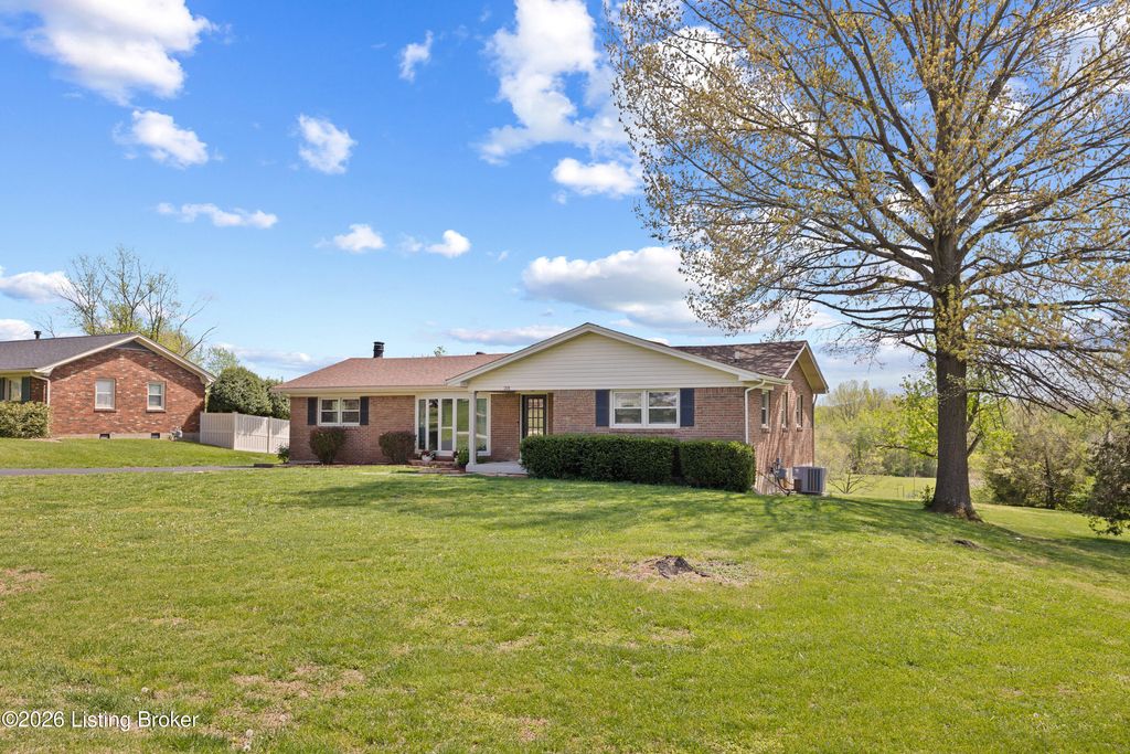 Photo of 201 Salt River Dr, Shepherdsville, KY 40165 (MLS # 1713676)