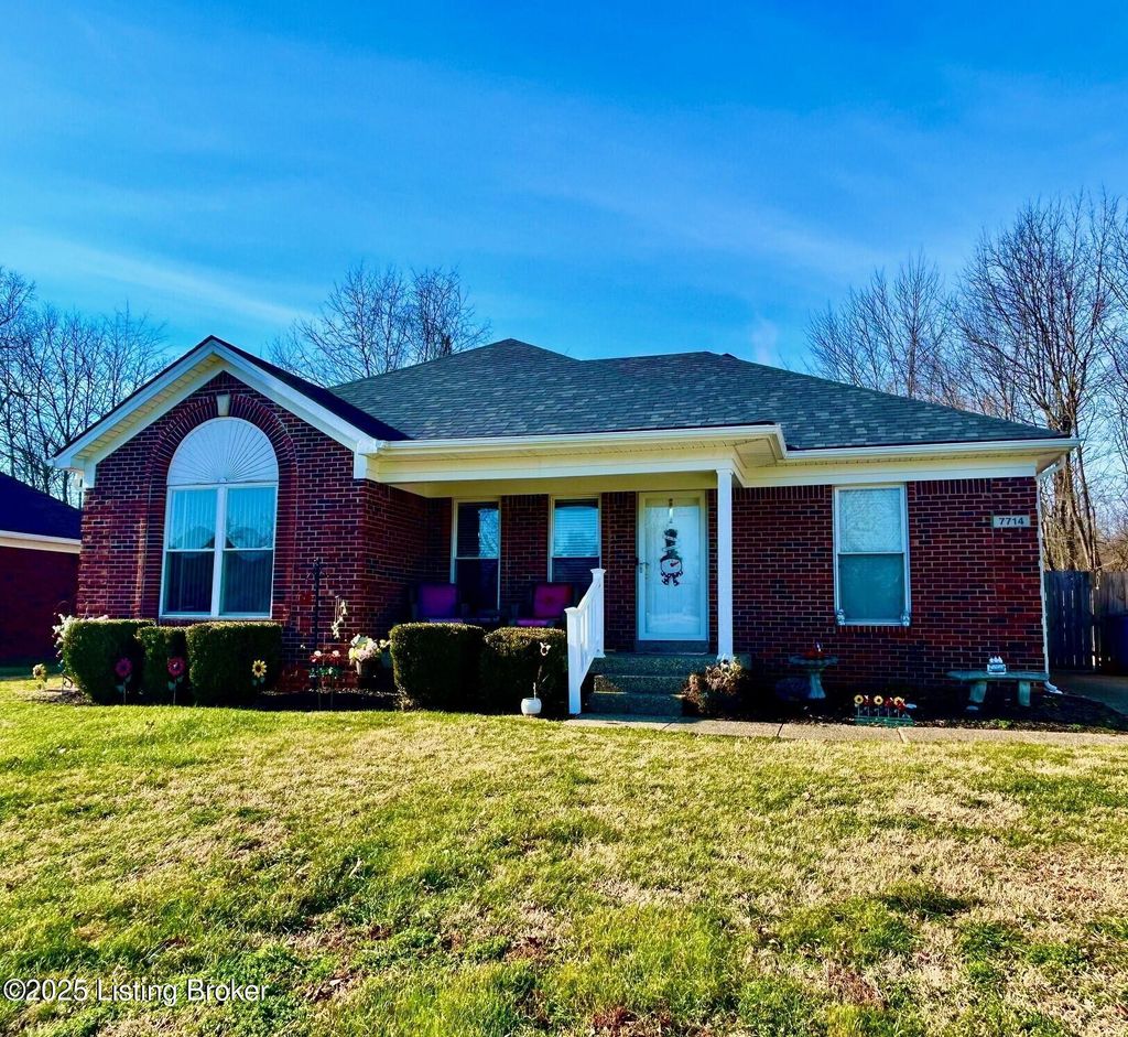 Photo of 7714 Kenbrook Pl, Louisville, KY 40258 (MLS # 1705894)