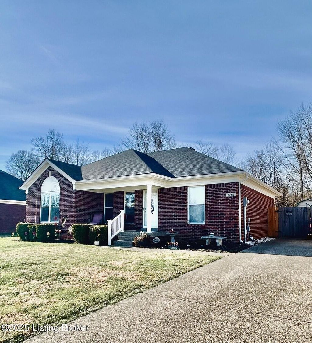 Photo of 7714 Kenbrook Pl, Louisville, KY 40258 (MLS # 1705894)