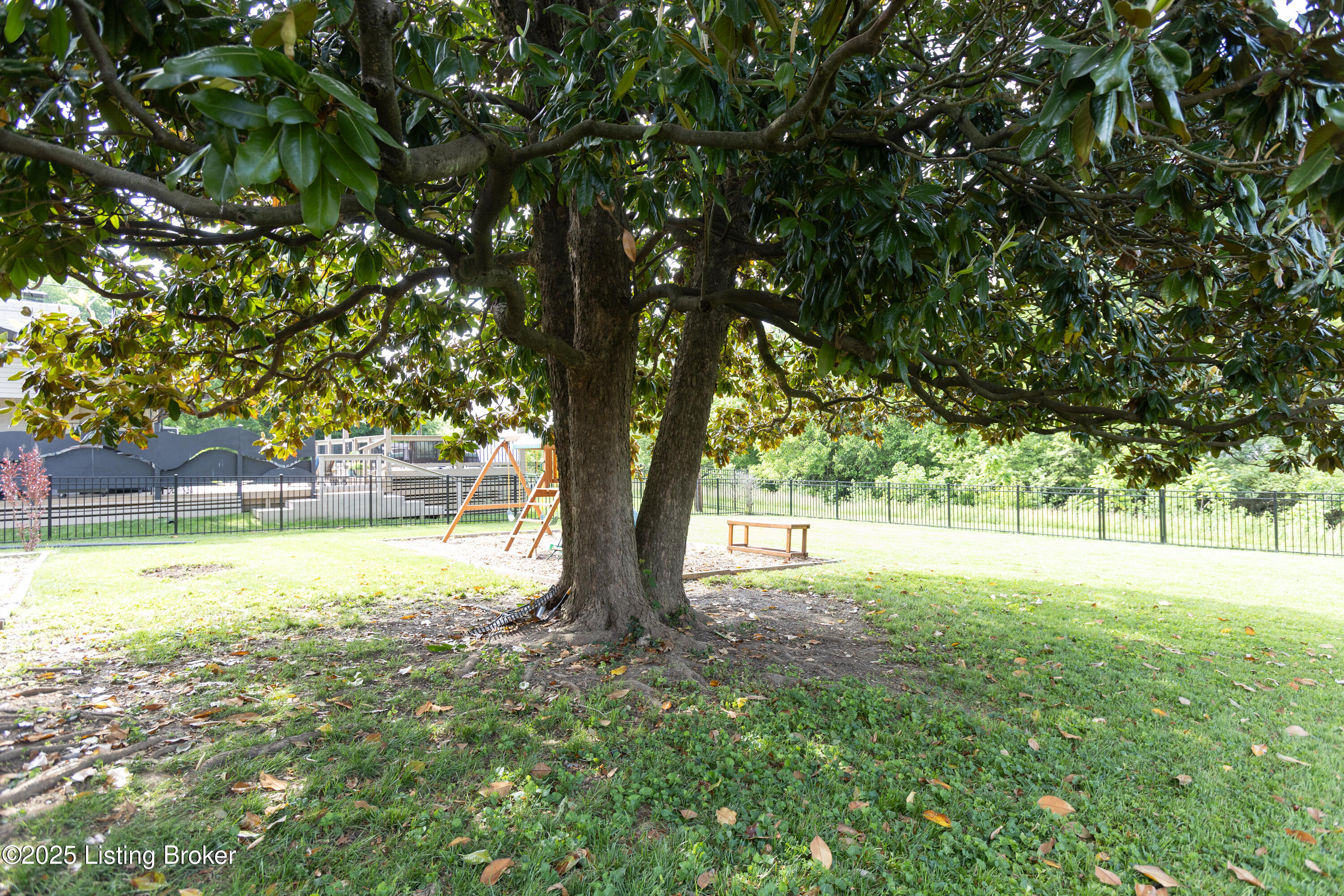1608 Sutherland Dr, Louisville, Kentucky image 35