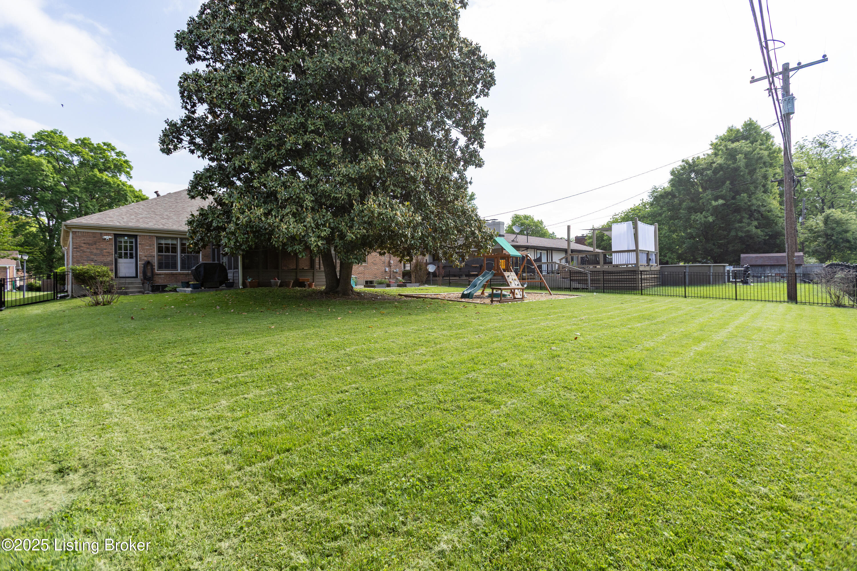 1608 Sutherland Dr, Louisville, Kentucky image 42