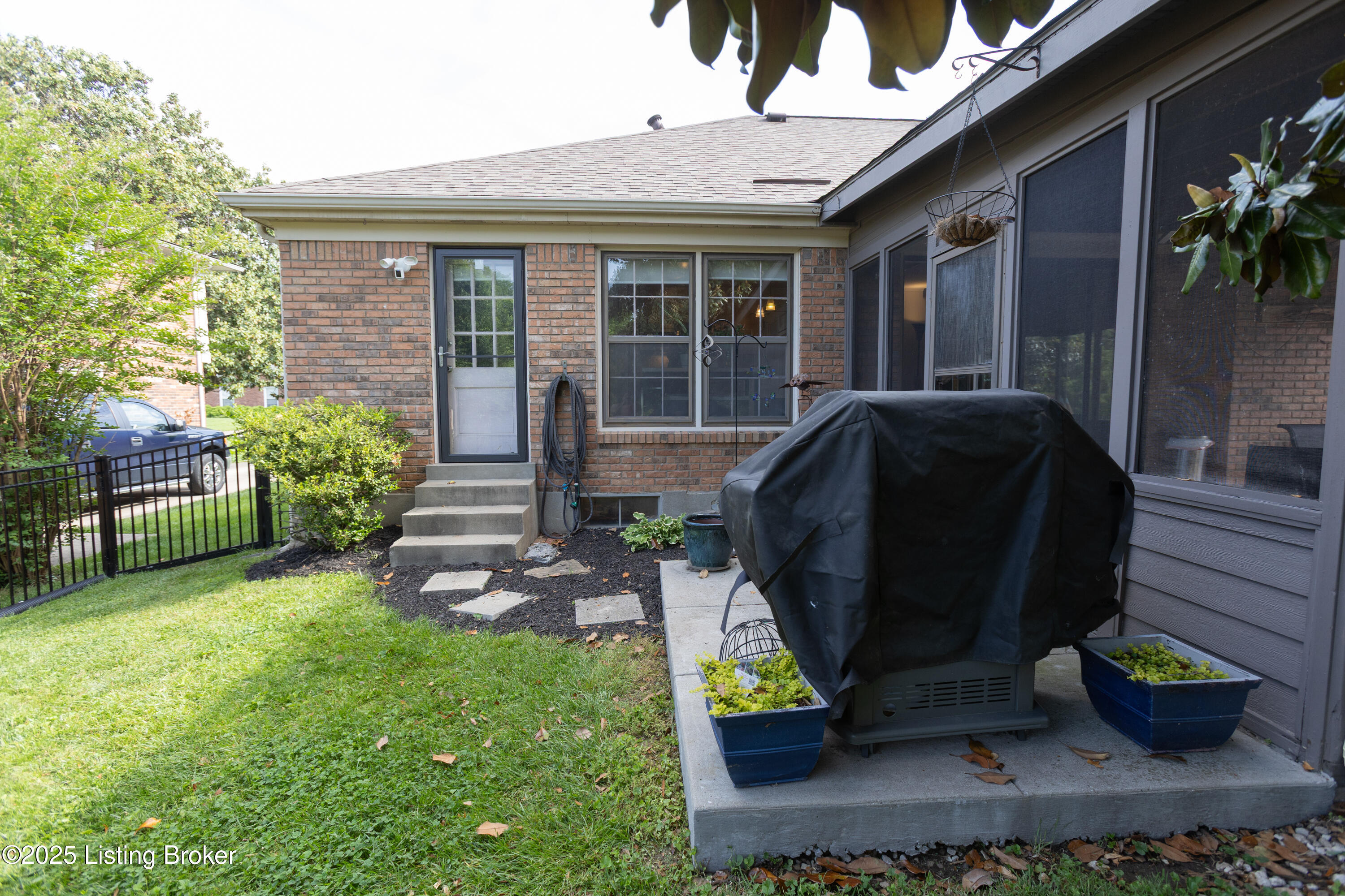 1608 Sutherland Dr, Louisville, Kentucky image 36