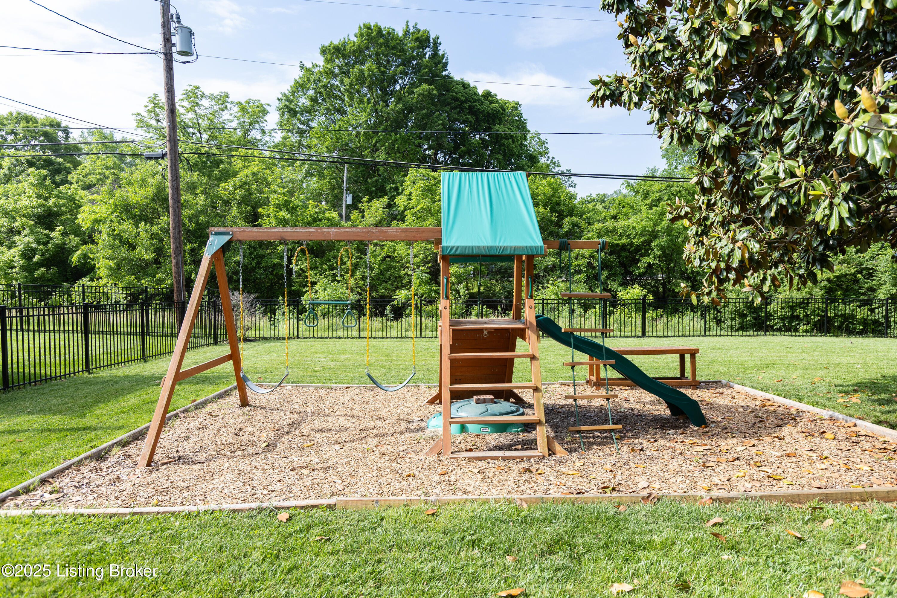 1608 Sutherland Dr, Louisville, Kentucky image 38
