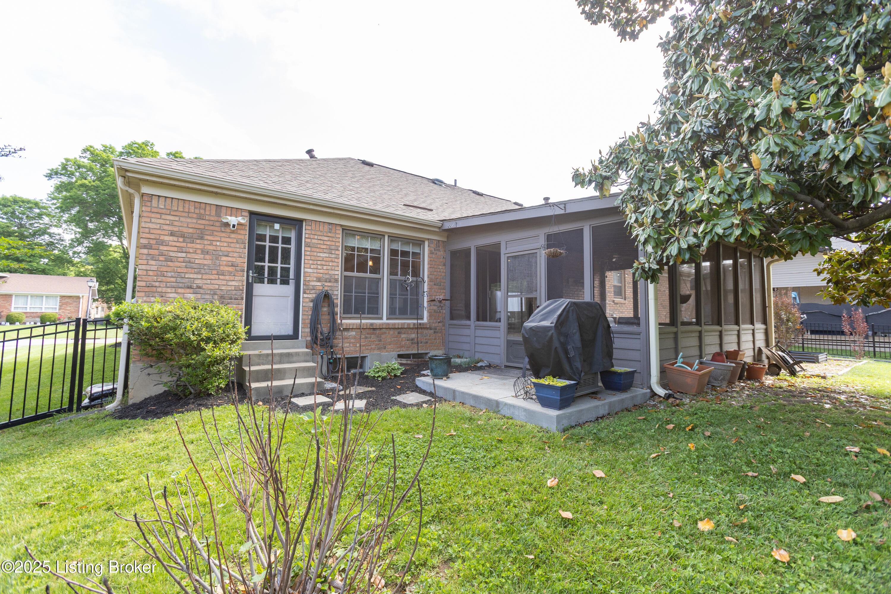 1608 Sutherland Dr, Louisville, Kentucky image 43