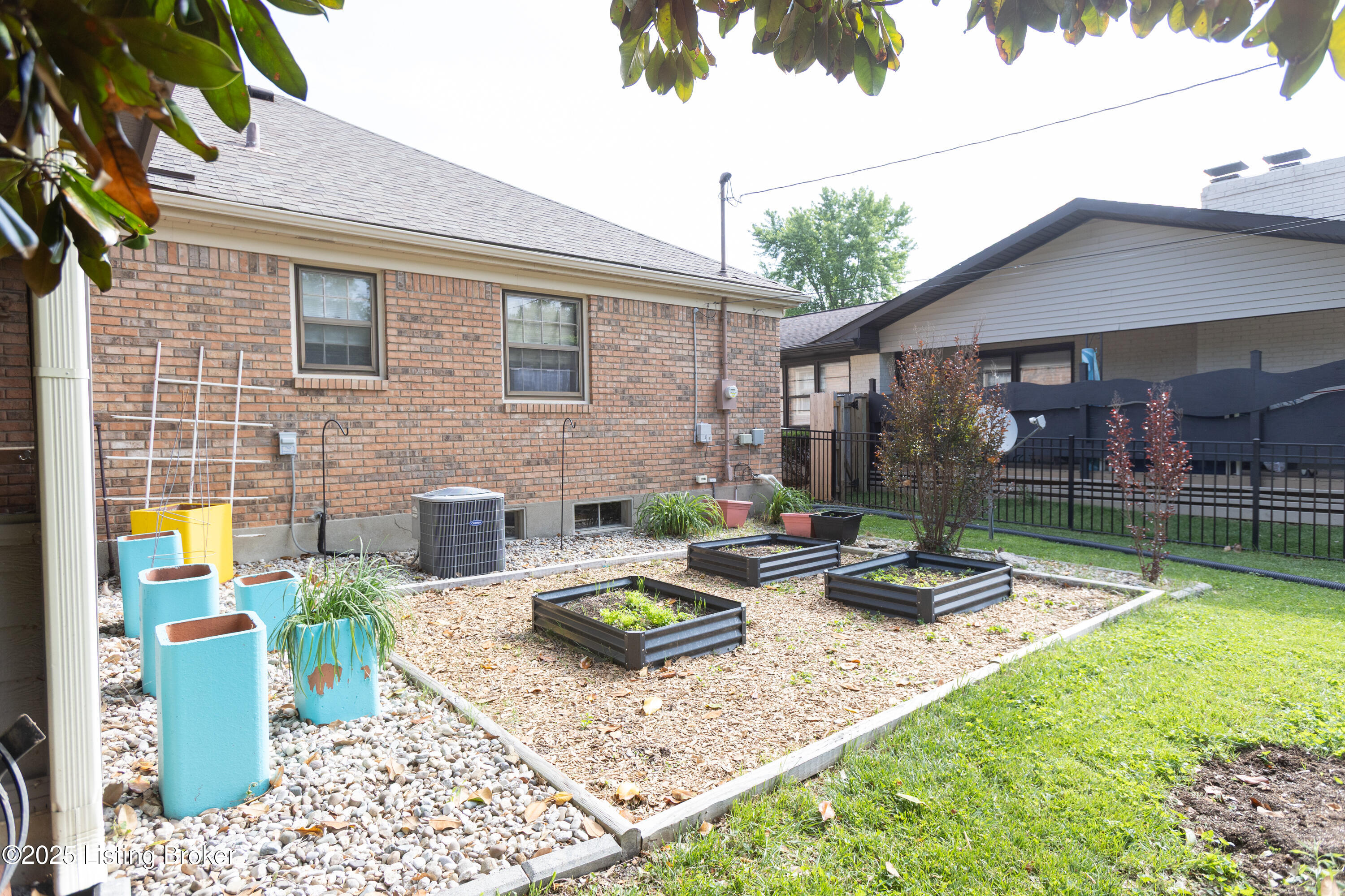 1608 Sutherland Dr, Louisville, Kentucky image 37