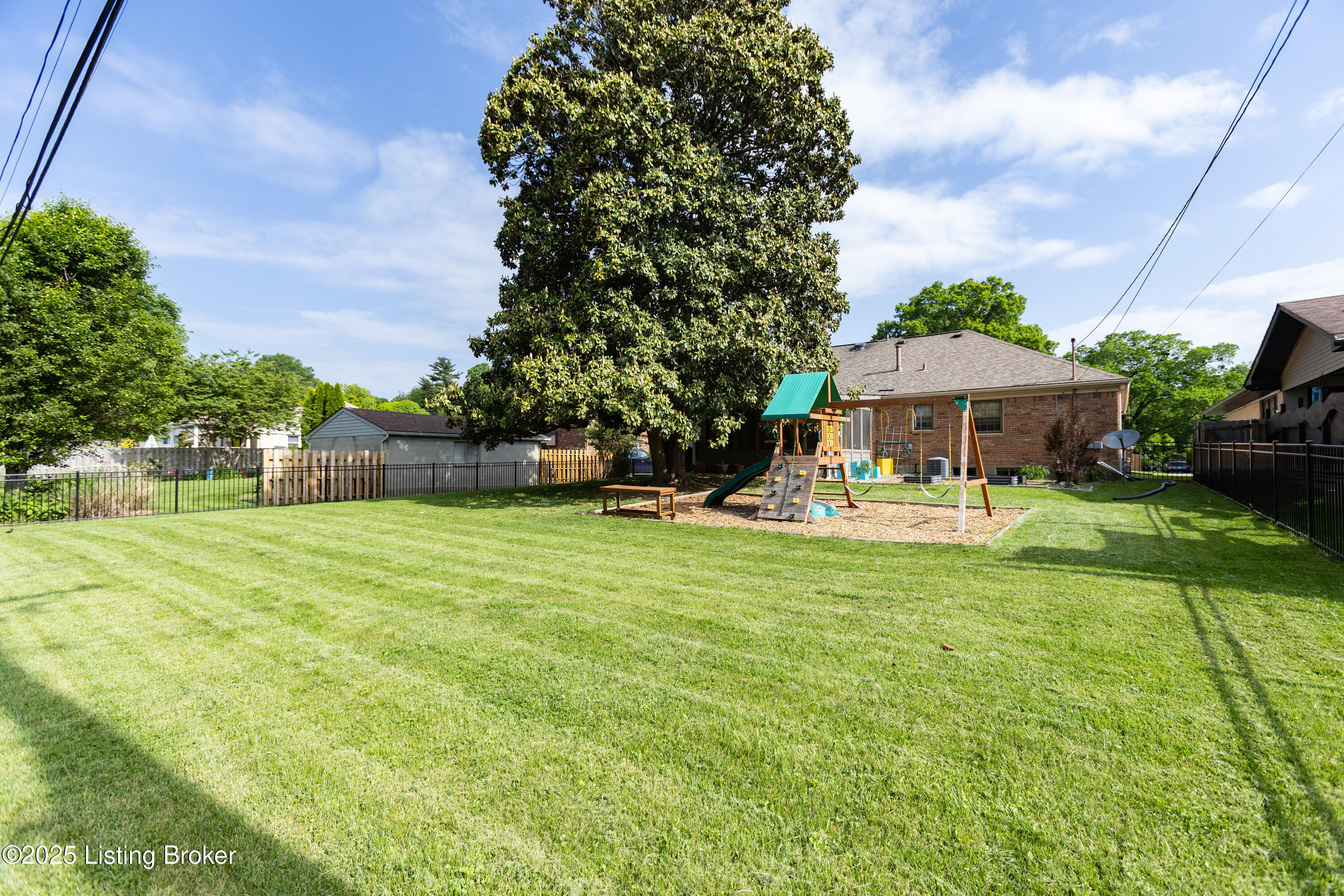 1608 Sutherland Dr, Louisville, Kentucky image 40