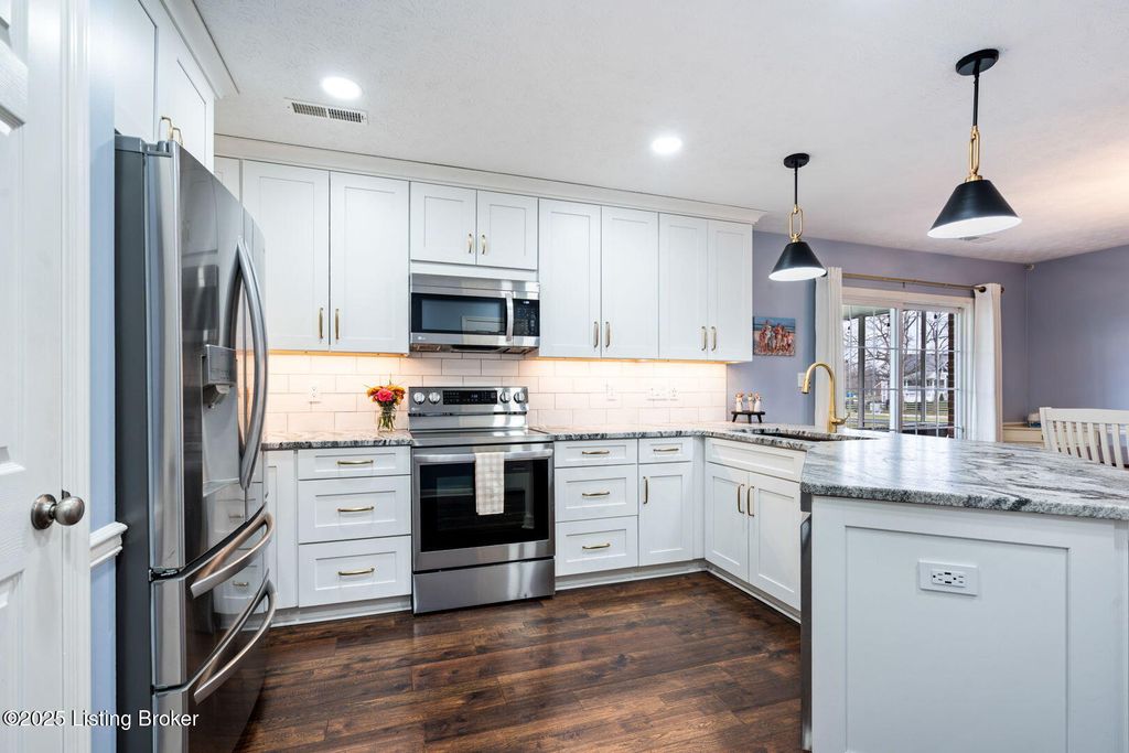 Photo of 3400 Eastbrook Dr, La Grange, KY 40031 (MLS # 1708796)