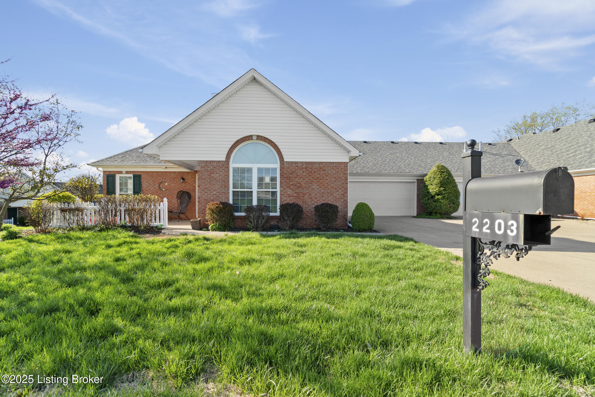 2203 Sugarmaple Dr, La Grange, Kentucky image 1