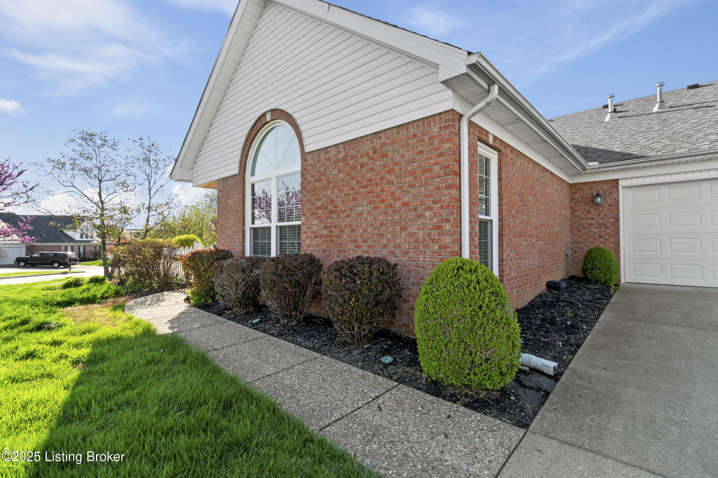 2203 Sugarmaple Dr, La Grange, Kentucky image 5