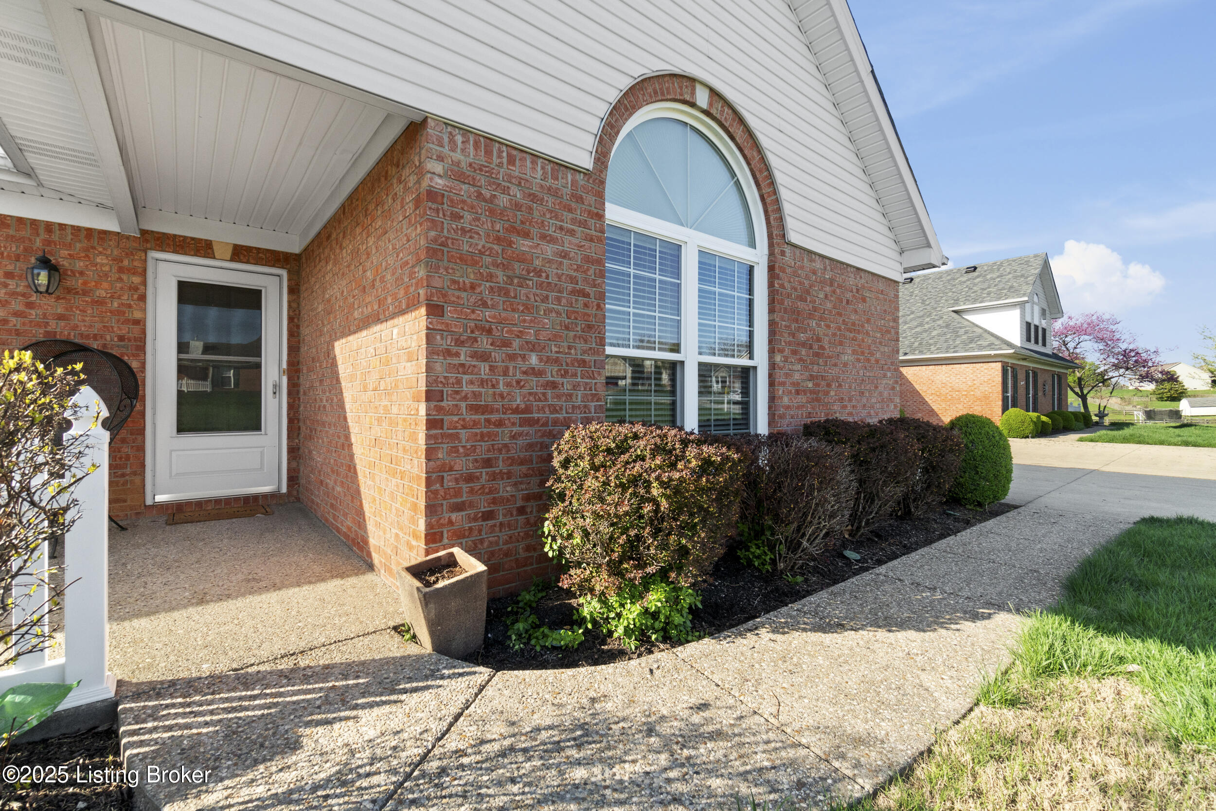 2203 Sugarmaple Dr, La Grange, Kentucky image 3