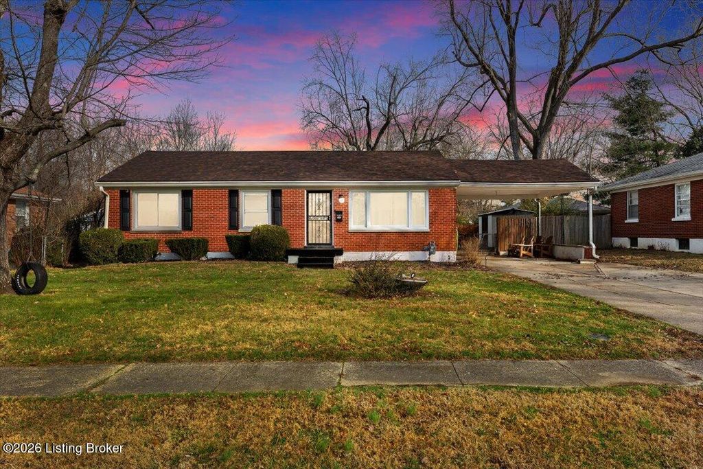 Photo of 2023 Dixie Garden Dr, Louisville, KY 40272 (MLS # 1707177)