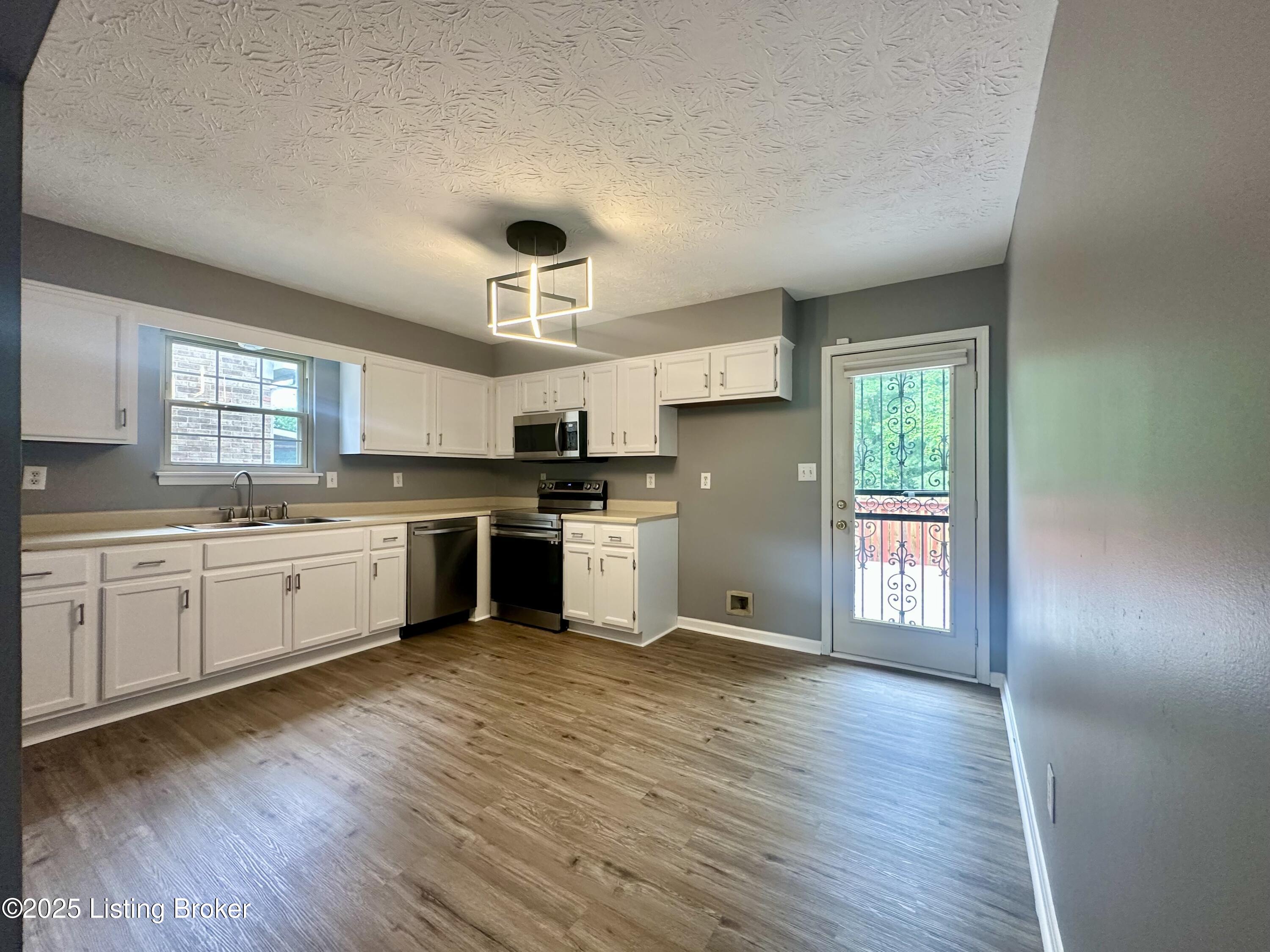 512 Auburn Oaks Dr, Louisville, Kentucky image 7