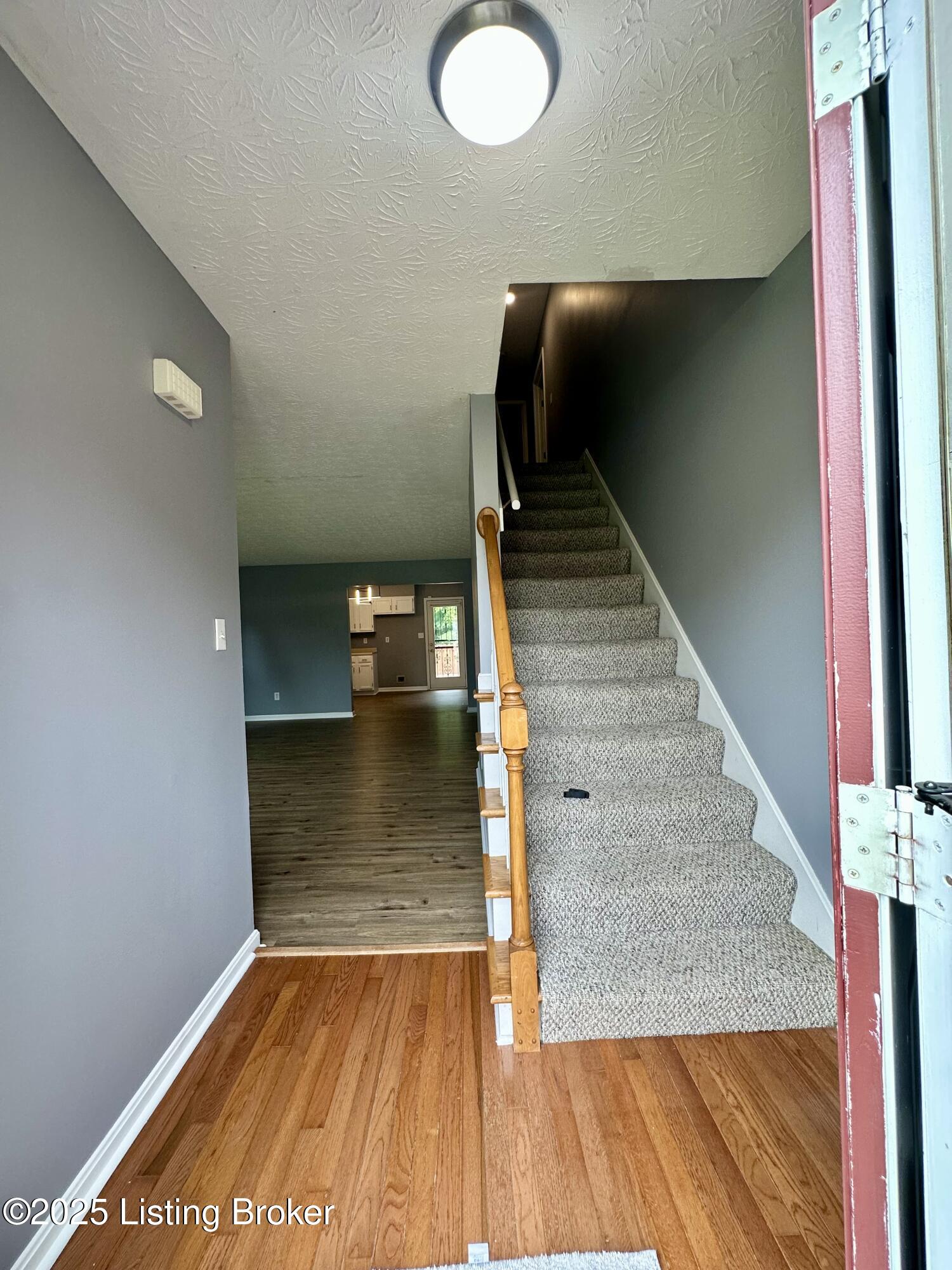 512 Auburn Oaks Dr, Louisville, Kentucky image 4