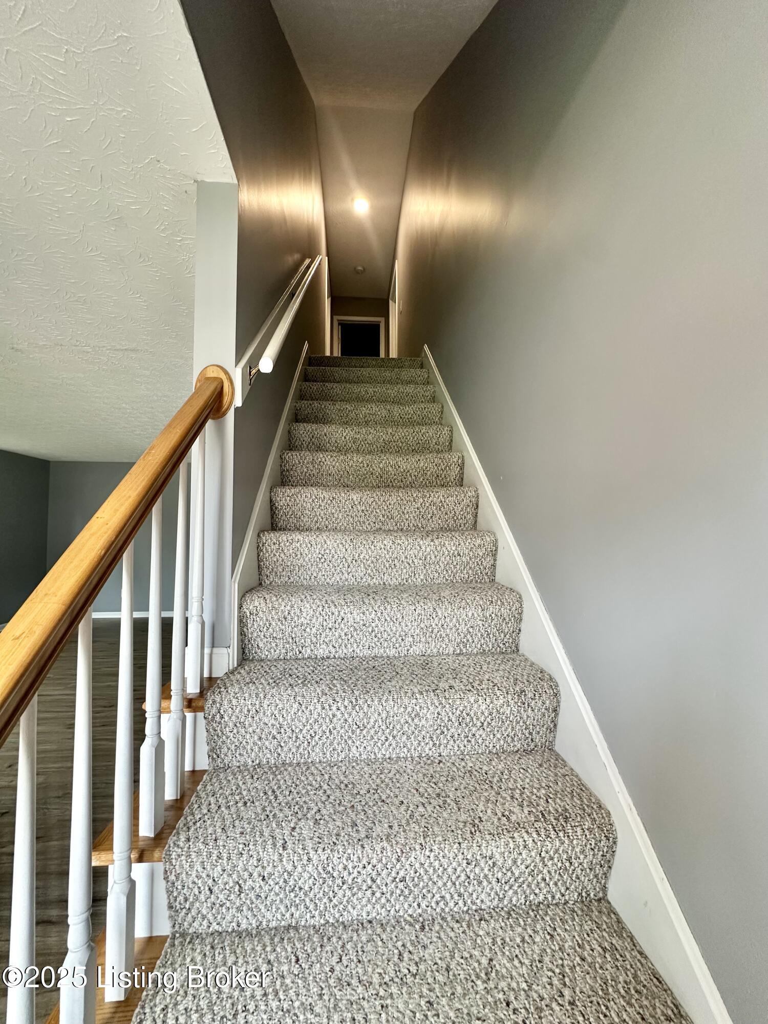 512 Auburn Oaks Dr, Louisville, Kentucky image 5