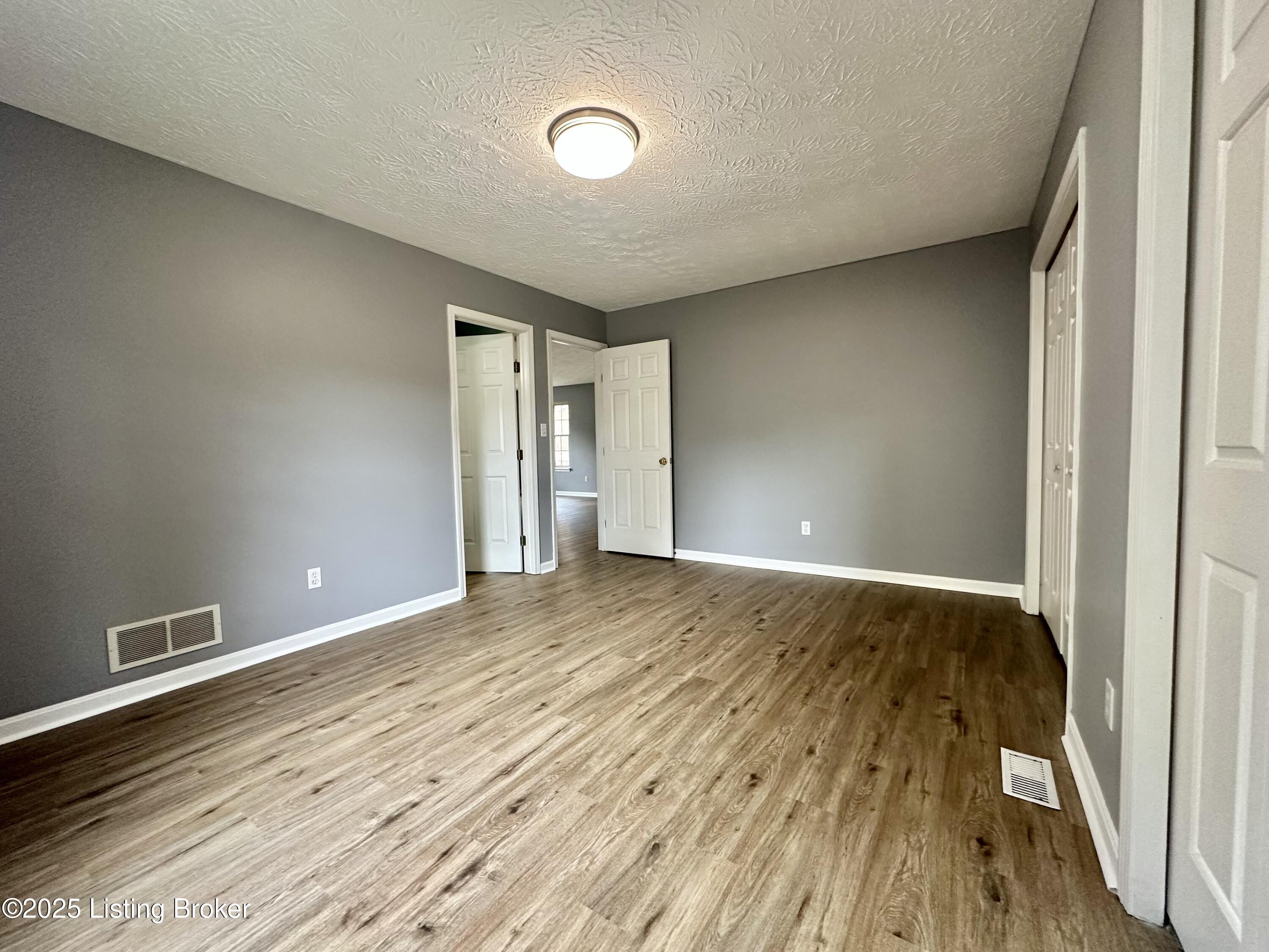 512 Auburn Oaks Dr, Louisville, Kentucky image 12