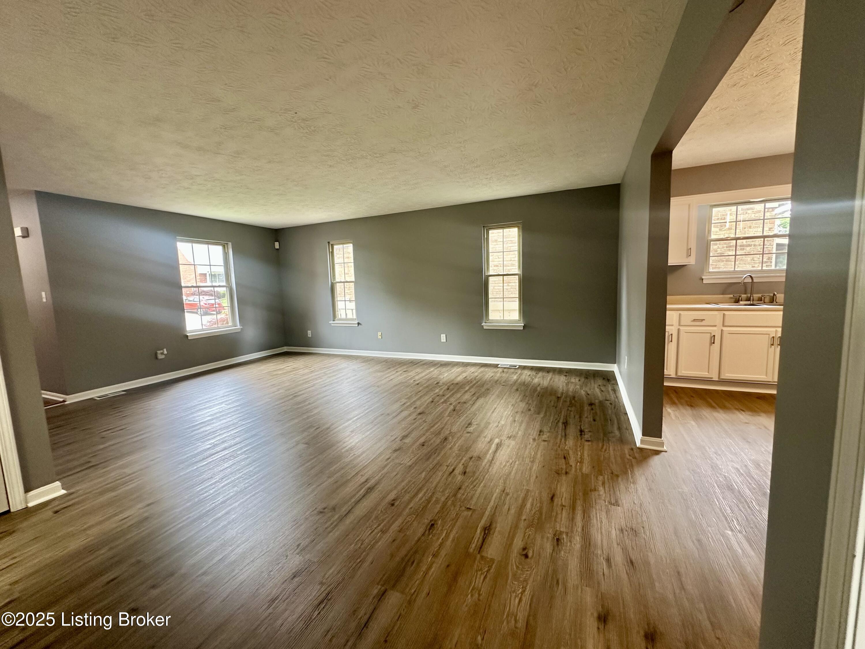 512 Auburn Oaks Dr, Louisville, Kentucky image 6