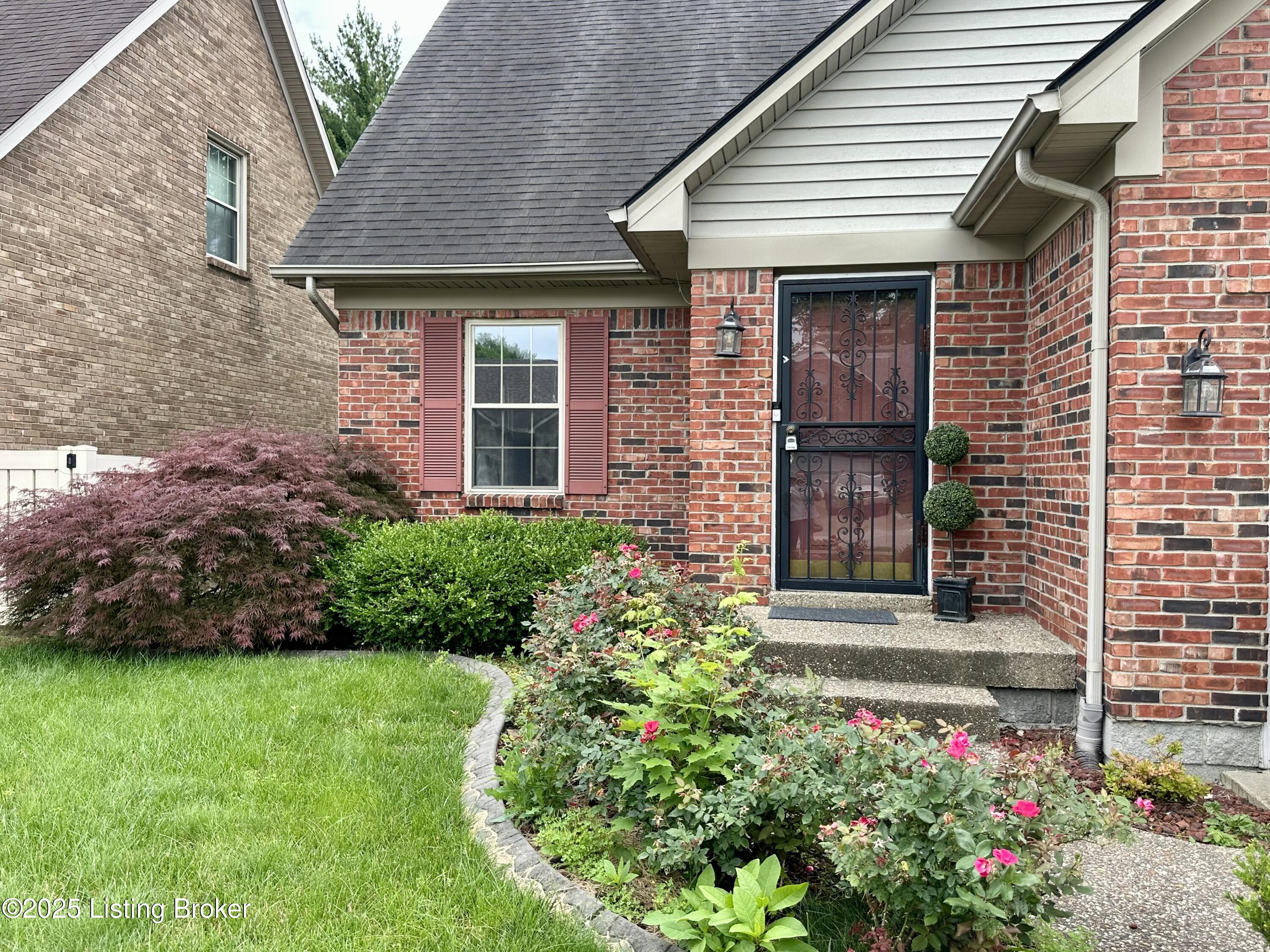 512 Auburn Oaks Dr, Louisville, Kentucky image 2