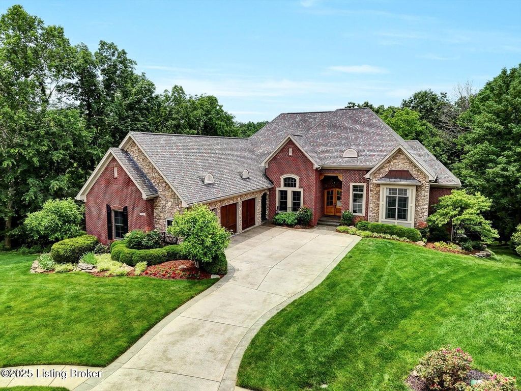 Photo of 8701 Summit Ridge Dr, Louisville, KY 40241 (MLS # 1700178)